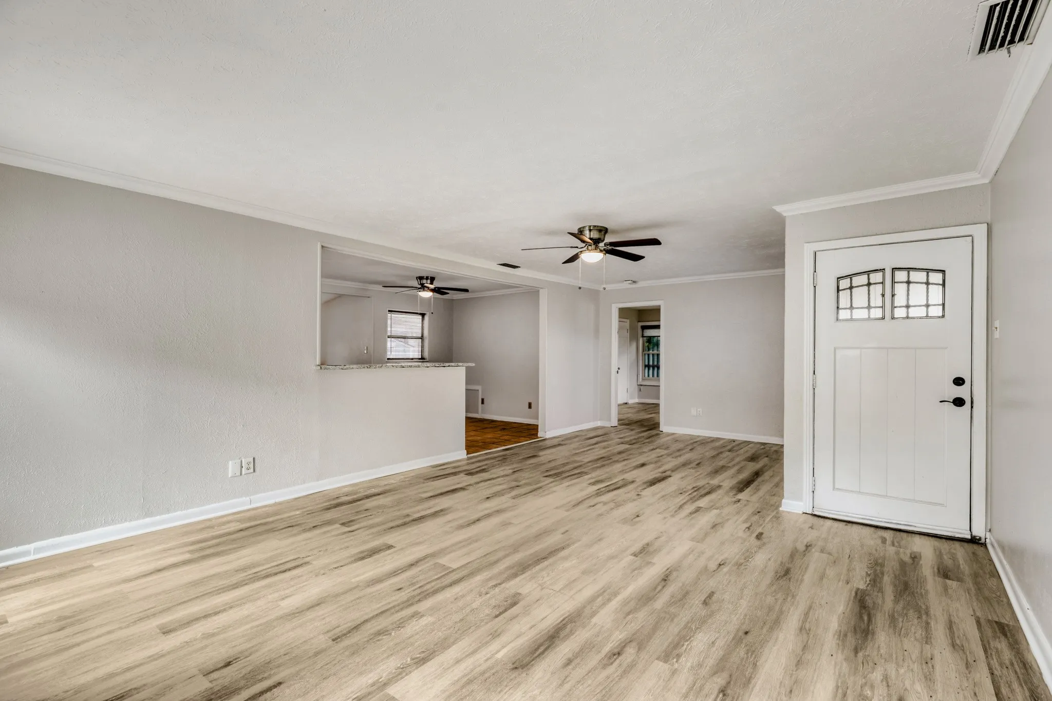 Single Family Residence For Sale in Dallas County , 1017 Hoke Smith Drive, Dallas, Texas 75224, 3 Bedroom, 2 Bathroom, Garage spaces, 1,425 Sqft, built in 1952, mls#21345275, Real Estate Agent in Dallas, Homes For Sale in Dallas county, Homes For Sale in Dallas, Realtor in Dallas Texas, Real Estate Brokerage Independent Realty Texas, Luminita Cordes Realtor