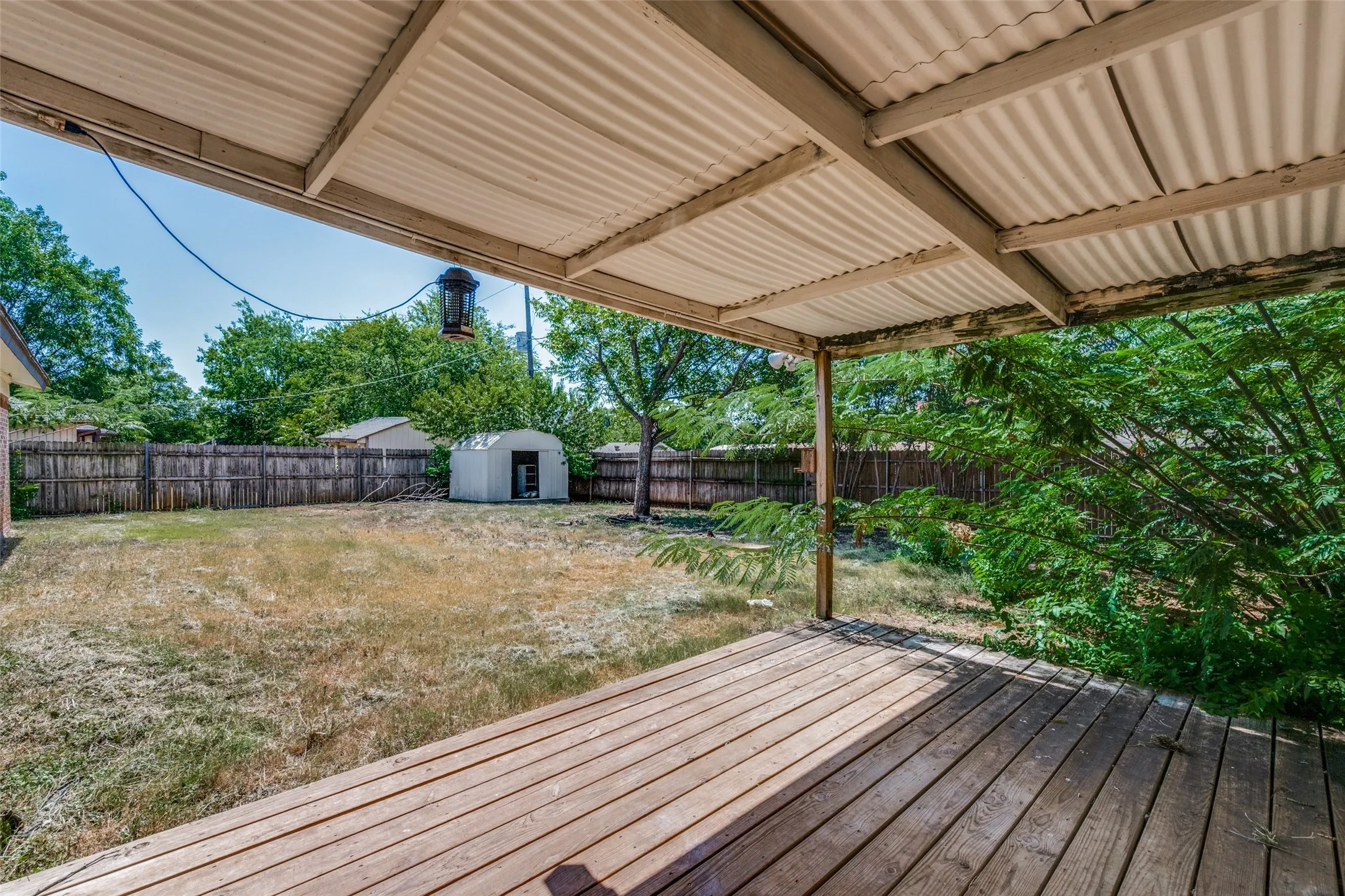 Single Family Residence For Sale in Tarrant County , 204 E Cunningham Avenue, Crowley, Texas 76036, 3 Bedroom, 2 Bathroom, 1 Garage spaces, 1,377 Sqft, built in 1975, mls#21357687, Real Estate Agent in Crowley, Homes For Sale in Tarrant county, Homes For Sale in Crowley, Realtor in Crowley Texas, Real Estate Brokerage Independent Realty Texas, Luminita Cordes Realtor