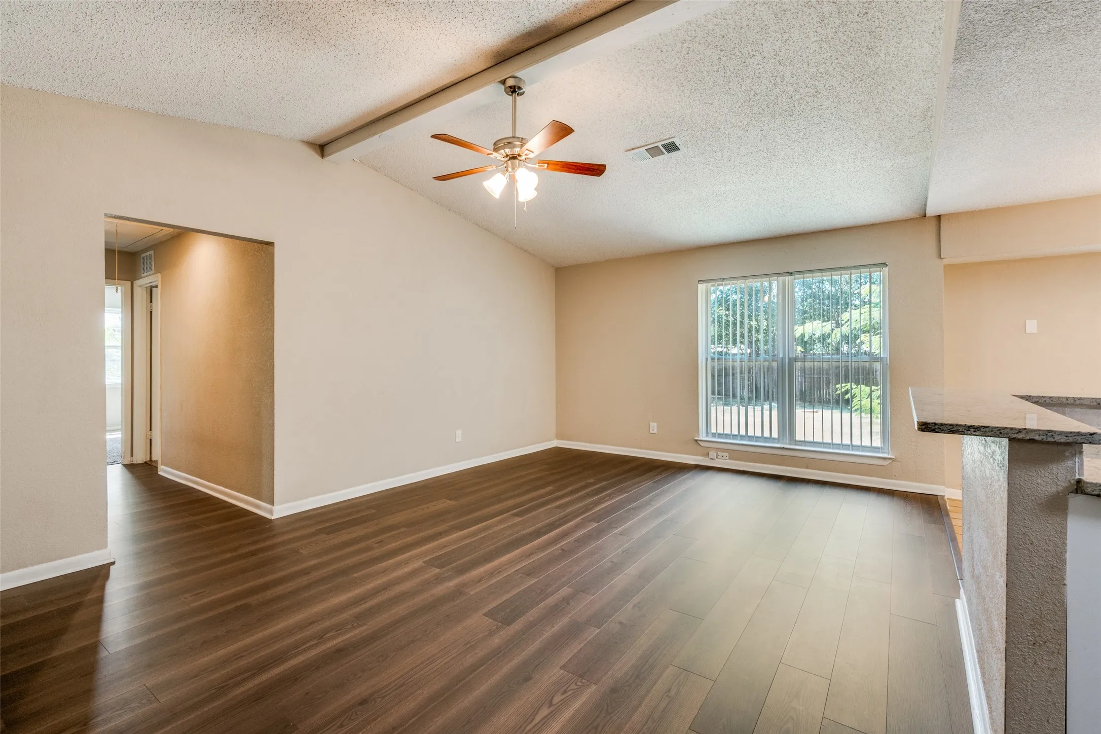 Single Family Residence For Sale in Tarrant County , 204 E Cunningham Avenue, Crowley, Texas 76036, 3 Bedroom, 2 Bathroom, 1 Garage spaces, 1,377 Sqft, built in 1975, mls#21357687, Real Estate Agent in Crowley, Homes For Sale in Tarrant county, Homes For Sale in Crowley, Realtor in Crowley Texas, Real Estate Brokerage Independent Realty Texas, Luminita Cordes Realtor