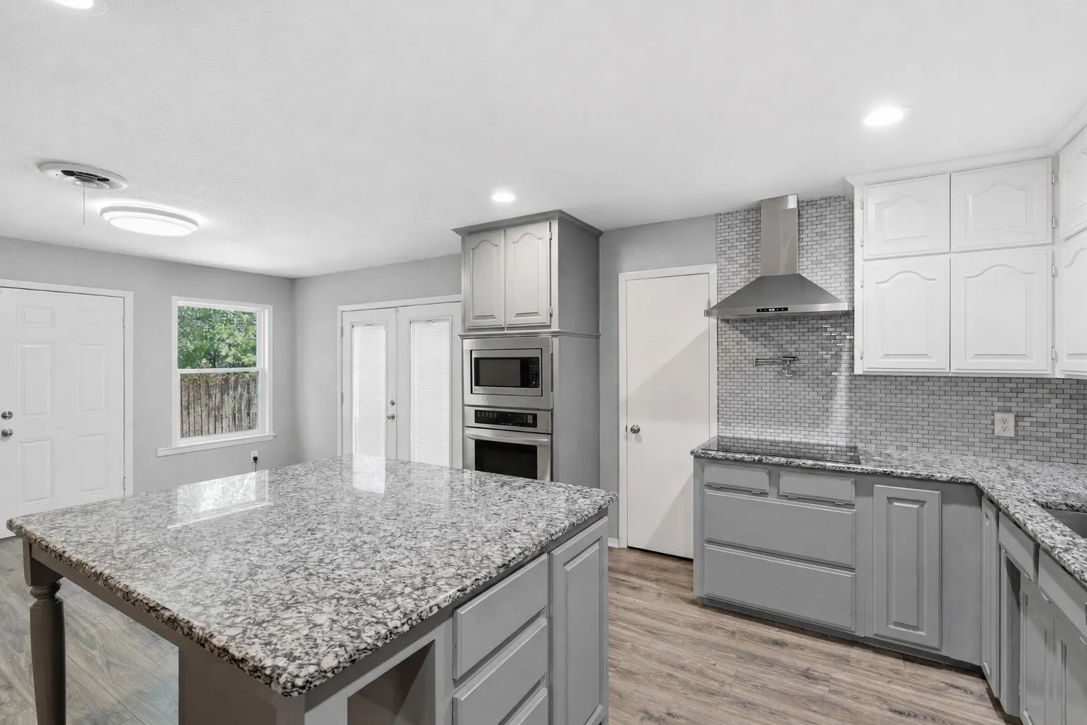Single Family Residence For Sale in Parker County , 110 Oak Ridge Terrace, Weatherford, Texas 76086, 3 Bedroom, 2 Bathroom, 2 Garage spaces, 1,419 Sqft, built in 1960, mls#21358803, Real Estate Agent in Weatherford, Homes For Sale in Parker county, Homes For Sale in Weatherford, Realtor in Weatherford Texas, Real Estate Brokerage Independent Realty Texas, Luminita Cordes Realtor