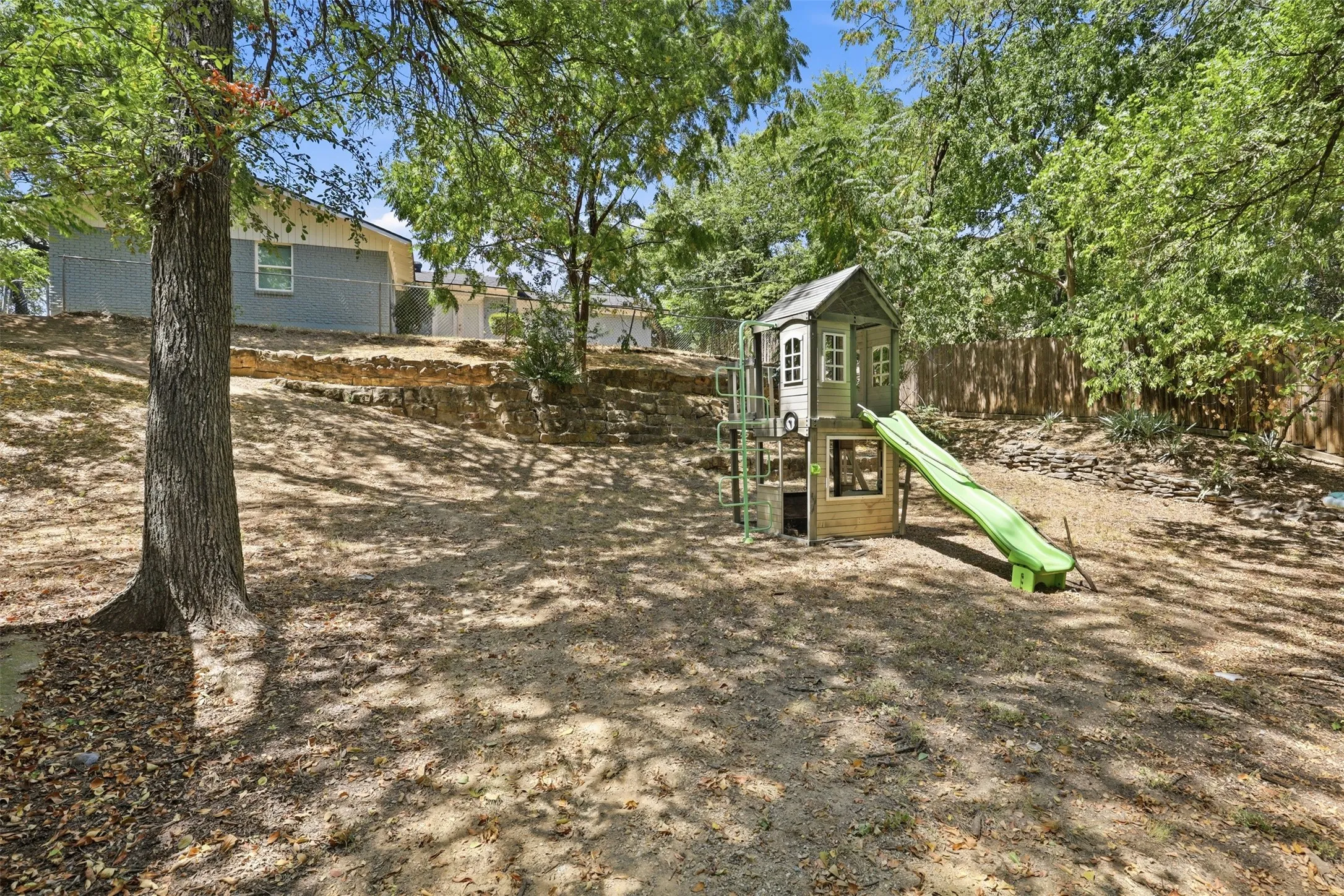 Single Family Residence For Sale in Parker County , 110 Oak Ridge Terrace, Weatherford, Texas 76086, 3 Bedroom, 2 Bathroom, 2 Garage spaces, 1,419 Sqft, built in 1960, mls#21358803, Real Estate Agent in Weatherford, Homes For Sale in Parker county, Homes For Sale in Weatherford, Realtor in Weatherford Texas, Real Estate Brokerage Independent Realty Texas, Luminita Cordes Realtor