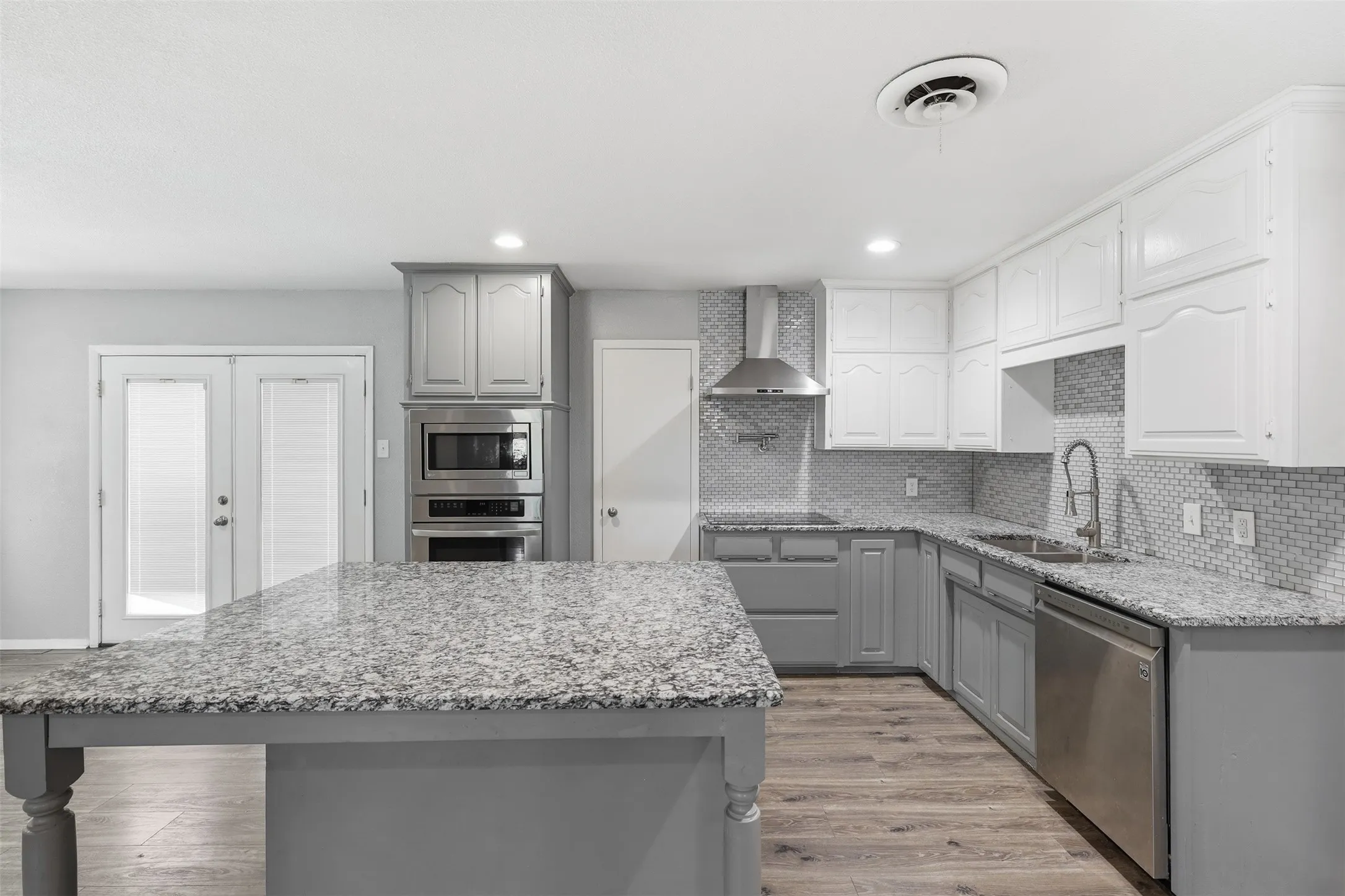 Single Family Residence For Sale in Parker County , 110 Oak Ridge Terrace, Weatherford, Texas 76086, 3 Bedroom, 2 Bathroom, 2 Garage spaces, 1,419 Sqft, built in 1960, mls#21358803, Real Estate Agent in Weatherford, Homes For Sale in Parker county, Homes For Sale in Weatherford, Realtor in Weatherford Texas, Real Estate Brokerage Independent Realty Texas, Luminita Cordes Realtor