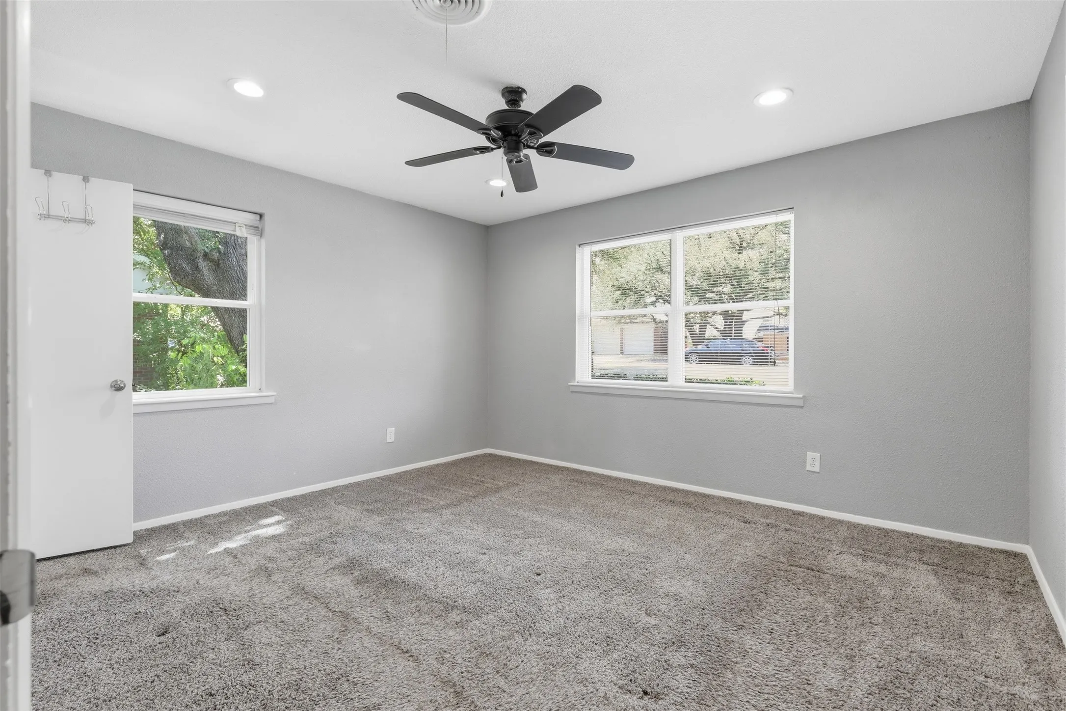 Single Family Residence For Sale in Parker County , 110 Oak Ridge Terrace, Weatherford, Texas 76086, 3 Bedroom, 2 Bathroom, 2 Garage spaces, 1,419 Sqft, built in 1960, mls#21358803, Real Estate Agent in Weatherford, Homes For Sale in Parker county, Homes For Sale in Weatherford, Realtor in Weatherford Texas, Real Estate Brokerage Independent Realty Texas, Luminita Cordes Realtor