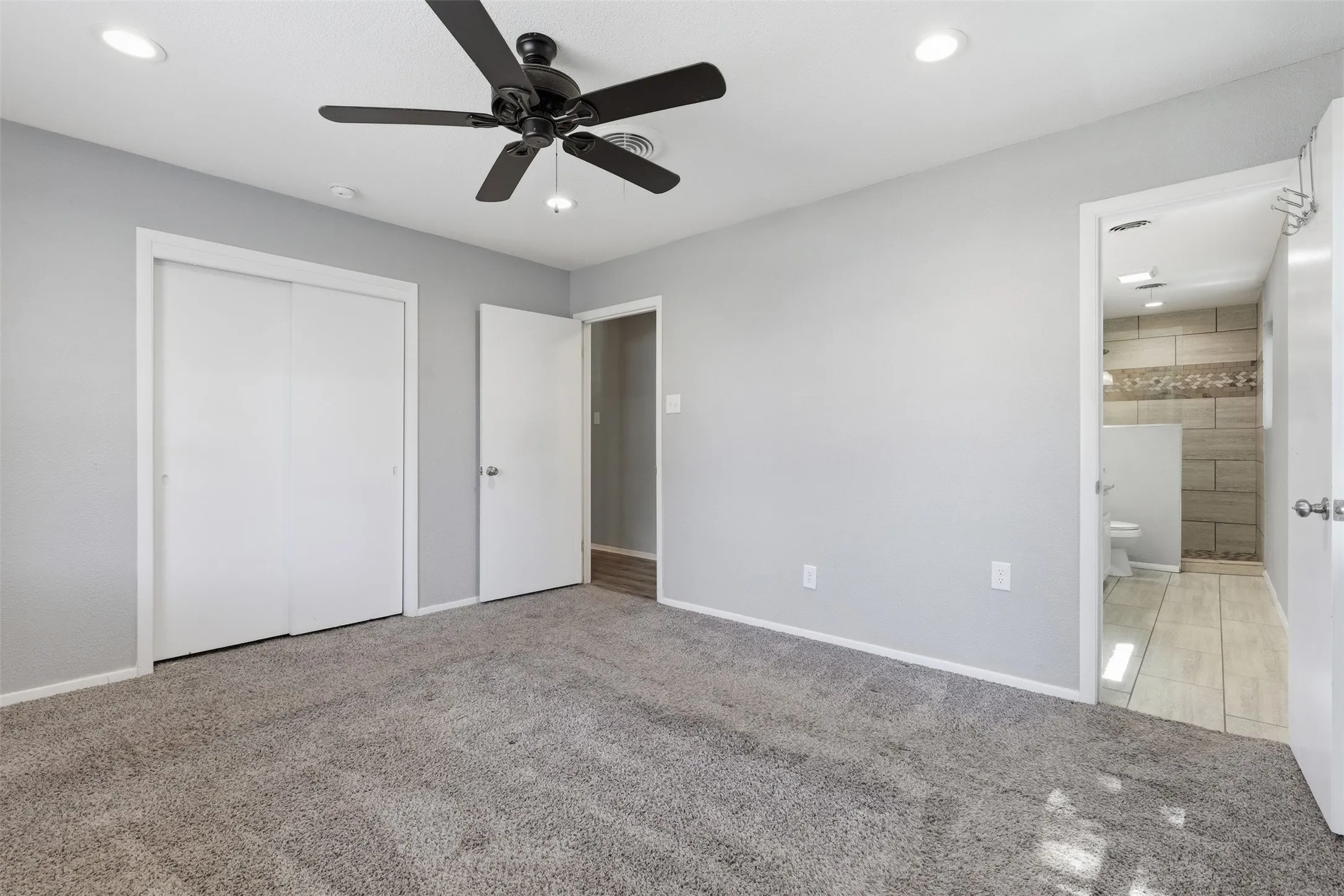 Single Family Residence For Sale in Parker County , 110 Oak Ridge Terrace, Weatherford, Texas 76086, 3 Bedroom, 2 Bathroom, 2 Garage spaces, 1,419 Sqft, built in 1960, mls#21358803, Real Estate Agent in Weatherford, Homes For Sale in Parker county, Homes For Sale in Weatherford, Realtor in Weatherford Texas, Real Estate Brokerage Independent Realty Texas, Luminita Cordes Realtor