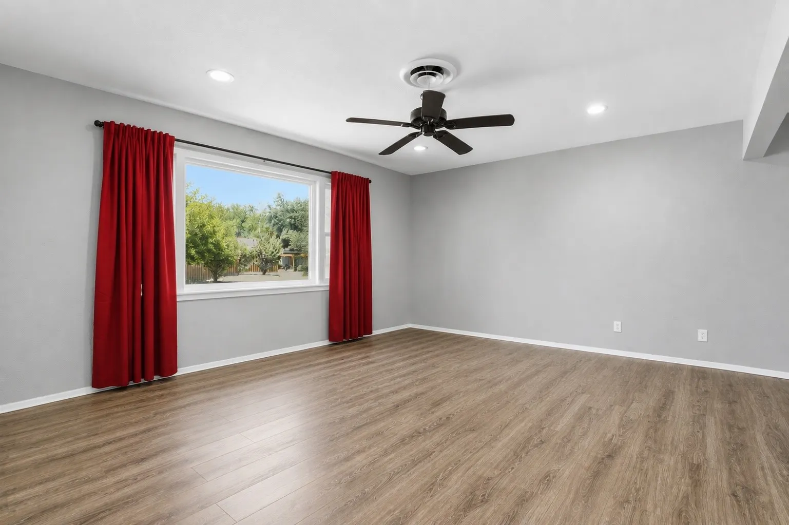 Single Family Residence For Sale in Parker County , 110 Oak Ridge Terrace, Weatherford, Texas 76086, 3 Bedroom, 2 Bathroom, 2 Garage spaces, 1,419 Sqft, built in 1960, mls#21358803, Real Estate Agent in Weatherford, Homes For Sale in Parker county, Homes For Sale in Weatherford, Realtor in Weatherford Texas, Real Estate Brokerage Independent Realty Texas, Luminita Cordes Realtor