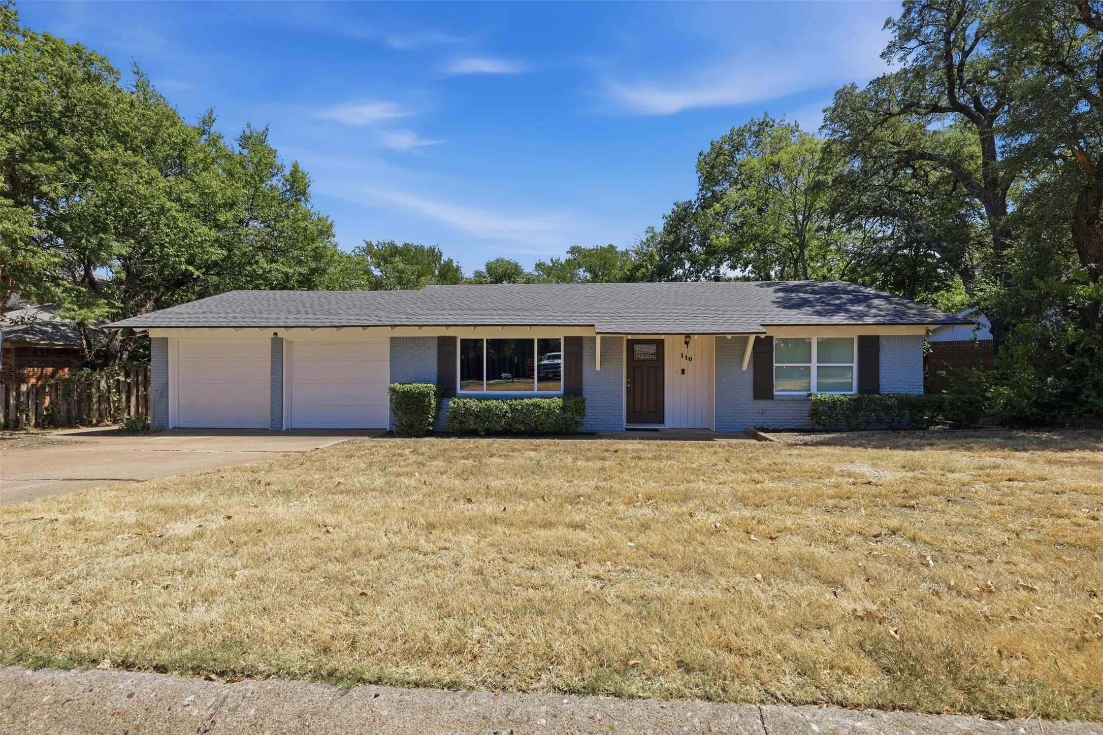 Single Family Residence For Sale in Parker County , 110 Oak Ridge Terrace, Weatherford, Texas 76086, 3 Bedroom, 2 Bathroom, 2 Garage spaces, 1,419 Sqft, built in 1960, mls#21358803, Real Estate Agent in Weatherford, Homes For Sale in Parker county, Homes For Sale in Weatherford, Realtor in Weatherford Texas, Real Estate Brokerage Independent Realty Texas, Luminita Cordes Realtor