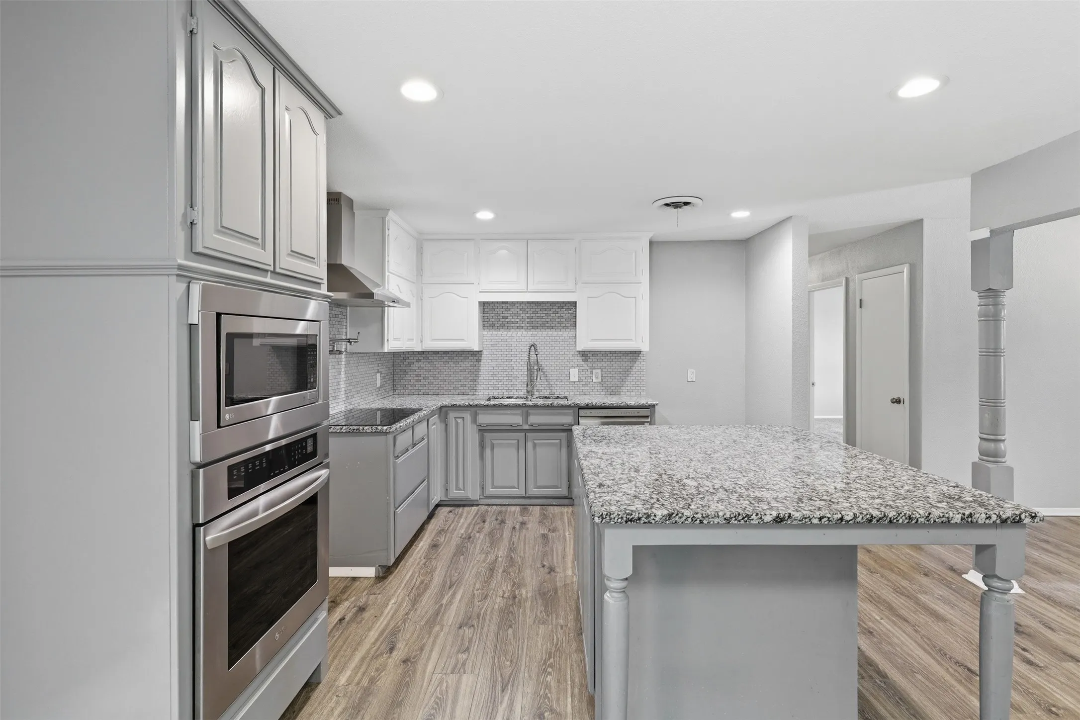 Single Family Residence For Sale in Parker County , 110 Oak Ridge Terrace, Weatherford, Texas 76086, 3 Bedroom, 2 Bathroom, 2 Garage spaces, 1,419 Sqft, built in 1960, mls#21358803, Real Estate Agent in Weatherford, Homes For Sale in Parker county, Homes For Sale in Weatherford, Realtor in Weatherford Texas, Real Estate Brokerage Independent Realty Texas, Luminita Cordes Realtor