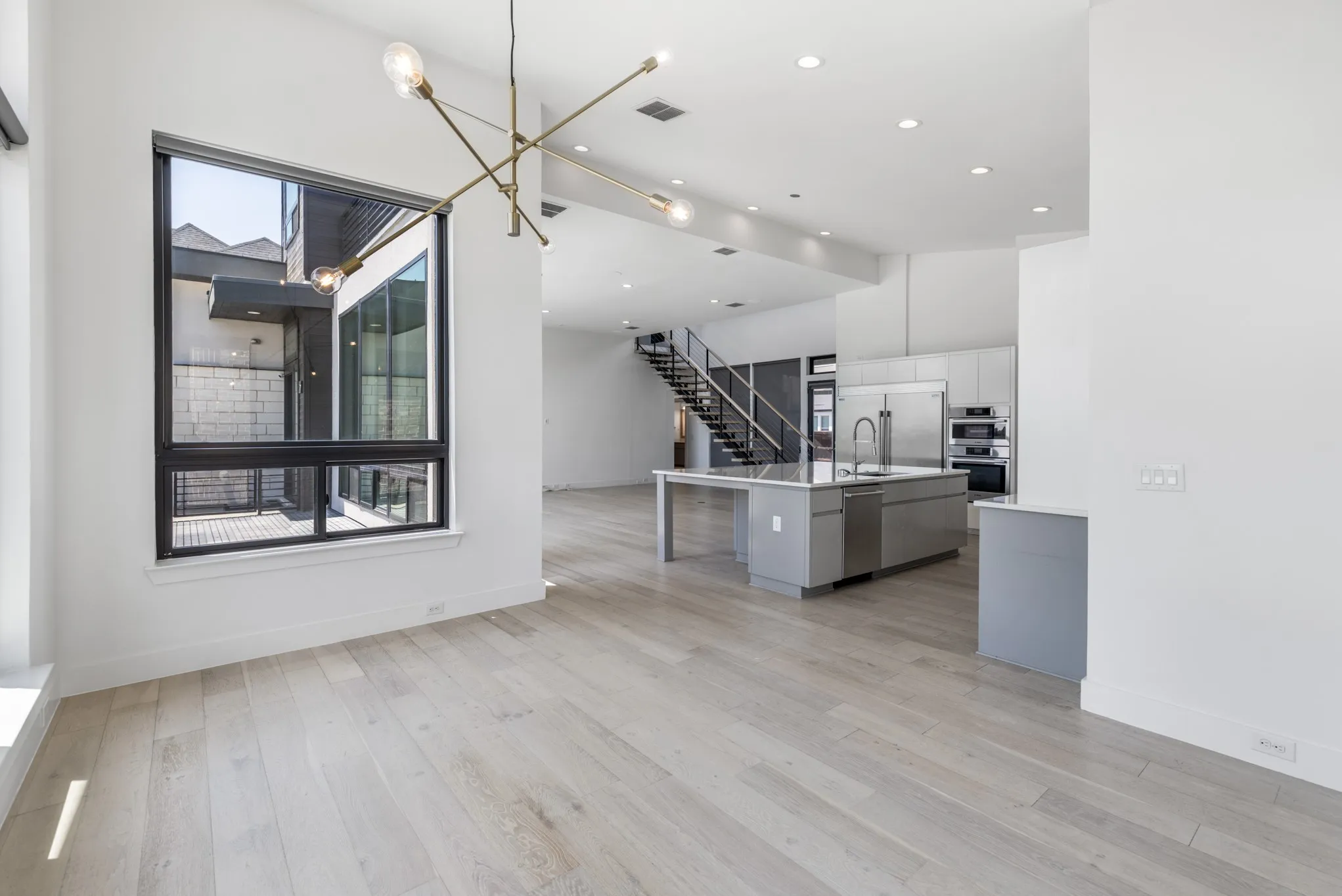 Single Family Residence For Sale in Tarrant County , 1321 Black Walnut Lane, Arlington, Texas 76005, 4 Bedroom, 4 Bathroom, 3 Garage spaces, 3,167 Sqft, built in 2019, mls#21353295, Real Estate Agent in Arlington, Homes For Sale in Tarrant county, Homes For Sale in Arlington, Realtor in Arlington Texas, Real Estate Brokerage Independent Realty Texas, Luminita Cordes Realtor