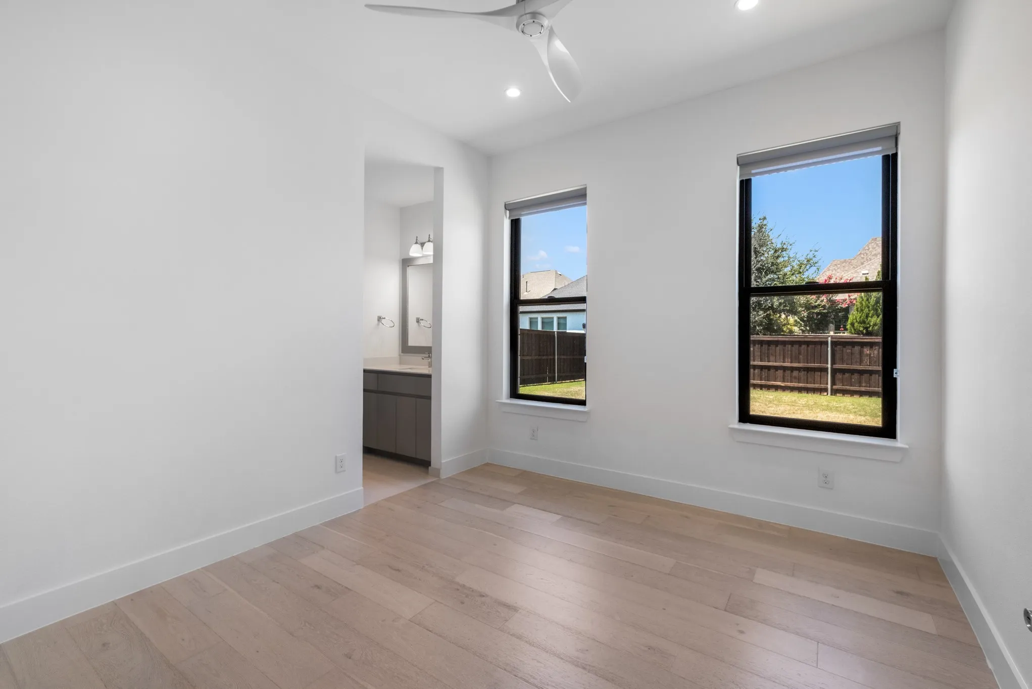 Single Family Residence For Sale in Tarrant County , 1321 Black Walnut Lane, Arlington, Texas 76005, 4 Bedroom, 4 Bathroom, 3 Garage spaces, 3,167 Sqft, built in 2019, mls#21353295, Real Estate Agent in Arlington, Homes For Sale in Tarrant county, Homes For Sale in Arlington, Realtor in Arlington Texas, Real Estate Brokerage Independent Realty Texas, Luminita Cordes Realtor