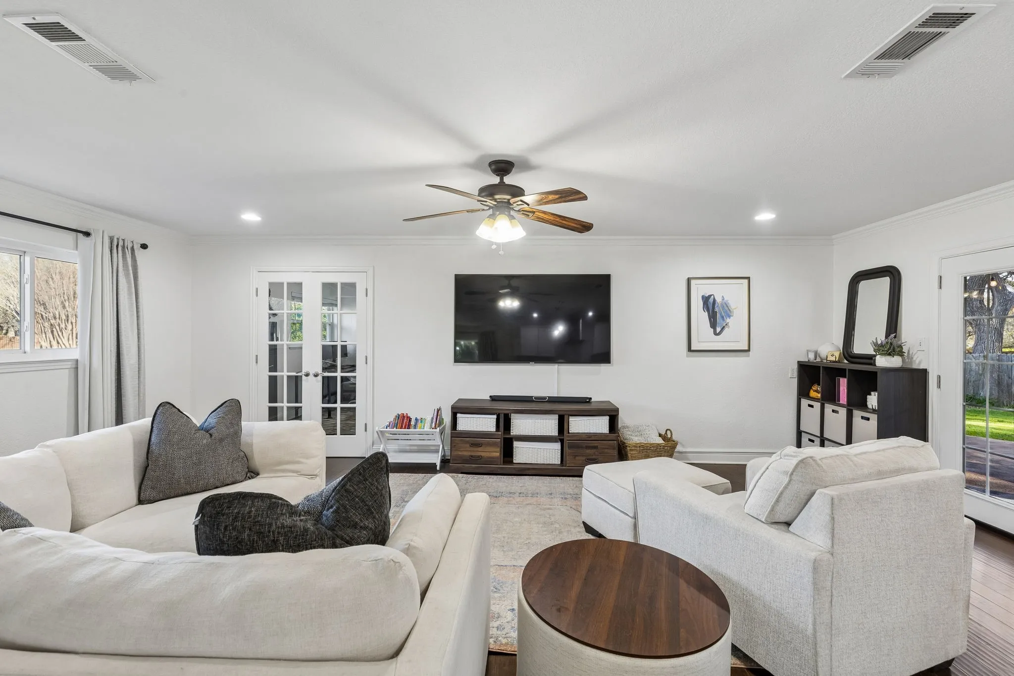 Single Family Residence For Sale in Tarrant County , 1828 Ems Road E, Fort Worth, Texas 76116, 3 Bedroom, 2 Bathroom, 1 Garage spaces, 2,008 Sqft, built in 1958, mls#21359731, Real Estate Agent in Fort Worth, Homes For Sale in Tarrant county, Homes For Sale in Fort Worth, Realtor in Fort Worth Texas, Real Estate Brokerage Independent Realty Texas, Luminita Cordes Realtor