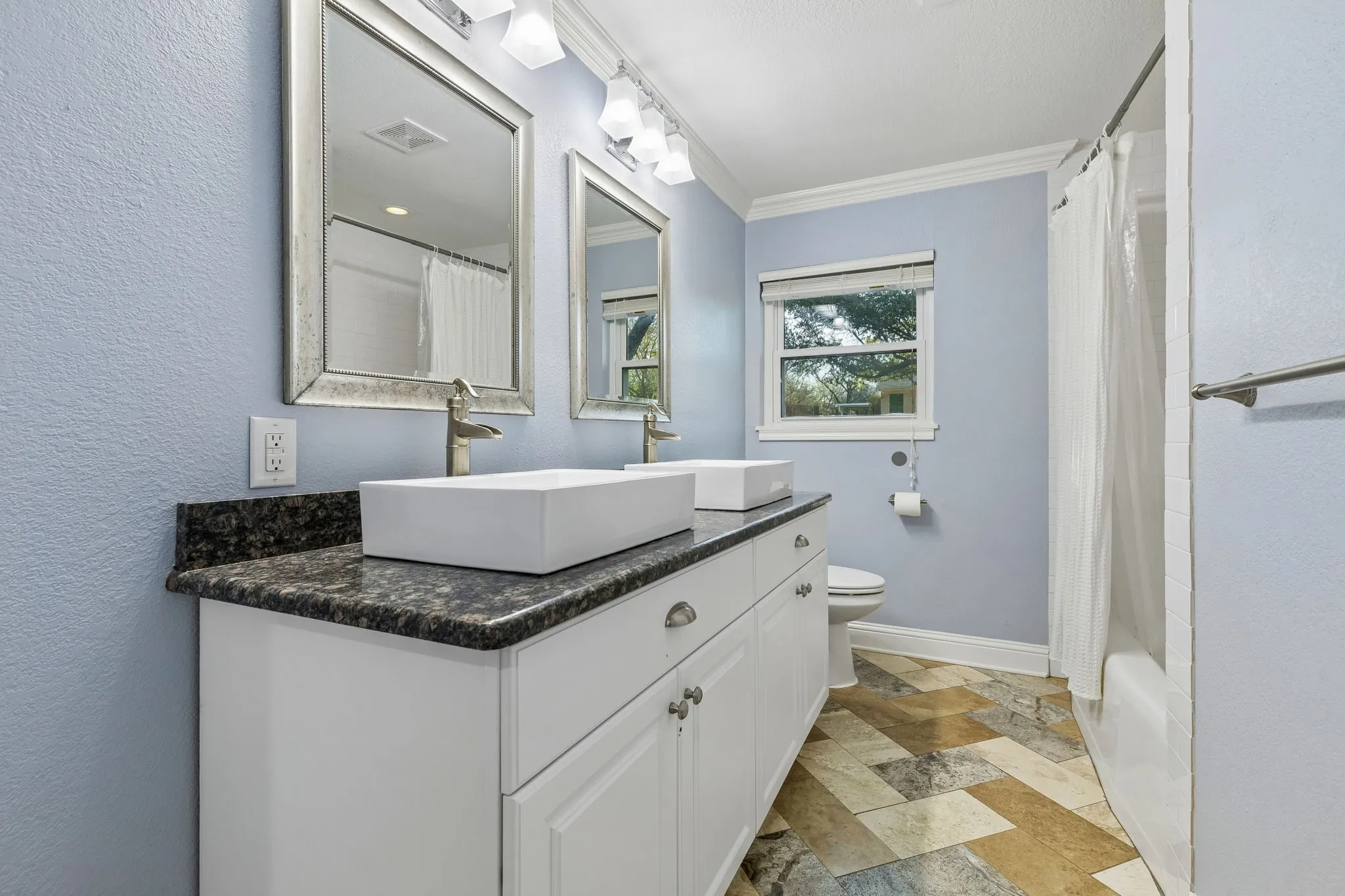 Single Family Residence For Sale in Tarrant County , 1828 Ems Road E, Fort Worth, Texas 76116, 3 Bedroom, 2 Bathroom, 1 Garage spaces, 2,008 Sqft, built in 1958, mls#21359731, Real Estate Agent in Fort Worth, Homes For Sale in Tarrant county, Homes For Sale in Fort Worth, Realtor in Fort Worth Texas, Real Estate Brokerage Independent Realty Texas, Luminita Cordes Realtor