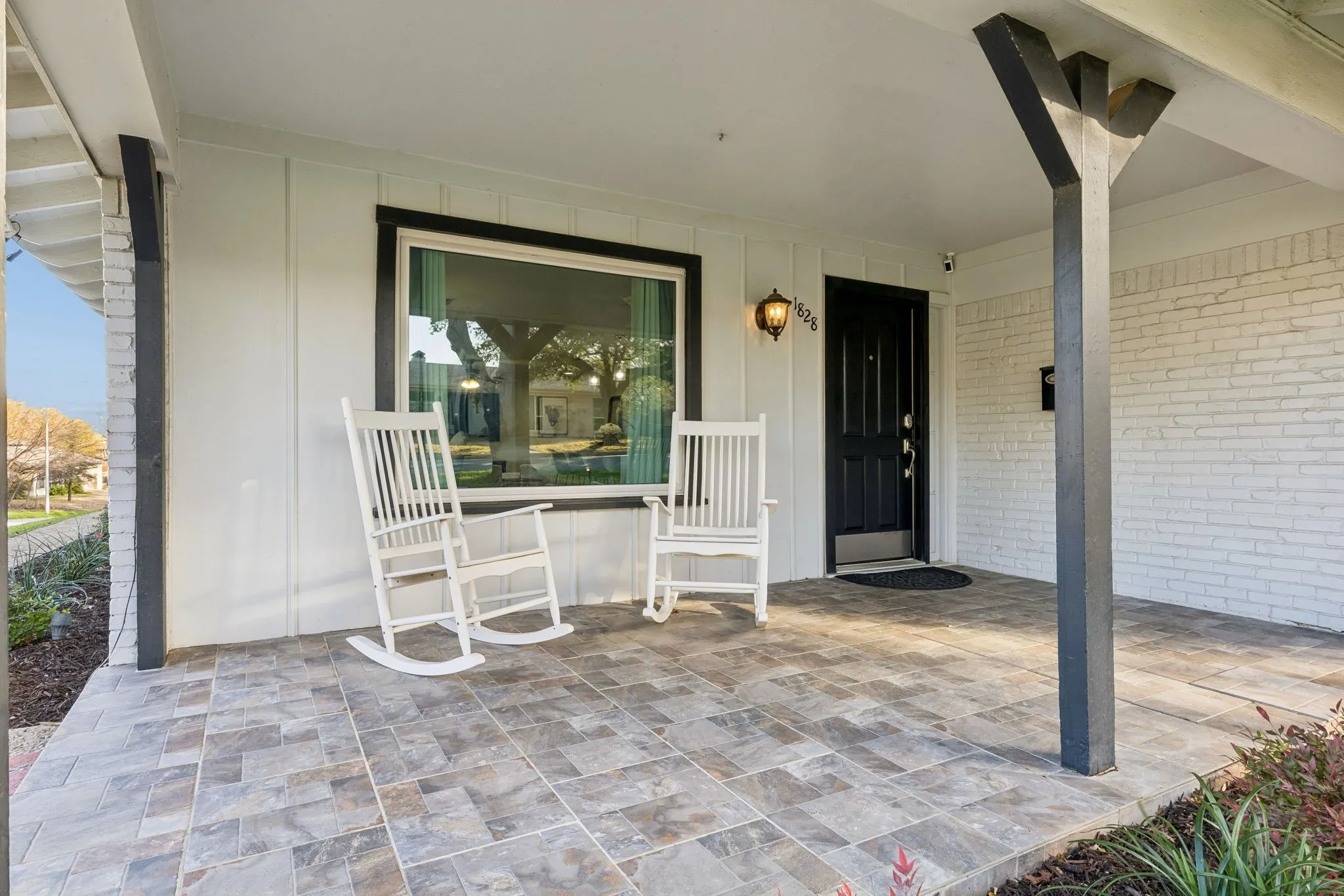 Single Family Residence For Sale in Tarrant County , 1828 Ems Road E, Fort Worth, Texas 76116, 3 Bedroom, 2 Bathroom, 1 Garage spaces, 2,008 Sqft, built in 1958, mls#21359731, Real Estate Agent in Fort Worth, Homes For Sale in Tarrant county, Homes For Sale in Fort Worth, Realtor in Fort Worth Texas, Real Estate Brokerage Independent Realty Texas, Luminita Cordes Realtor