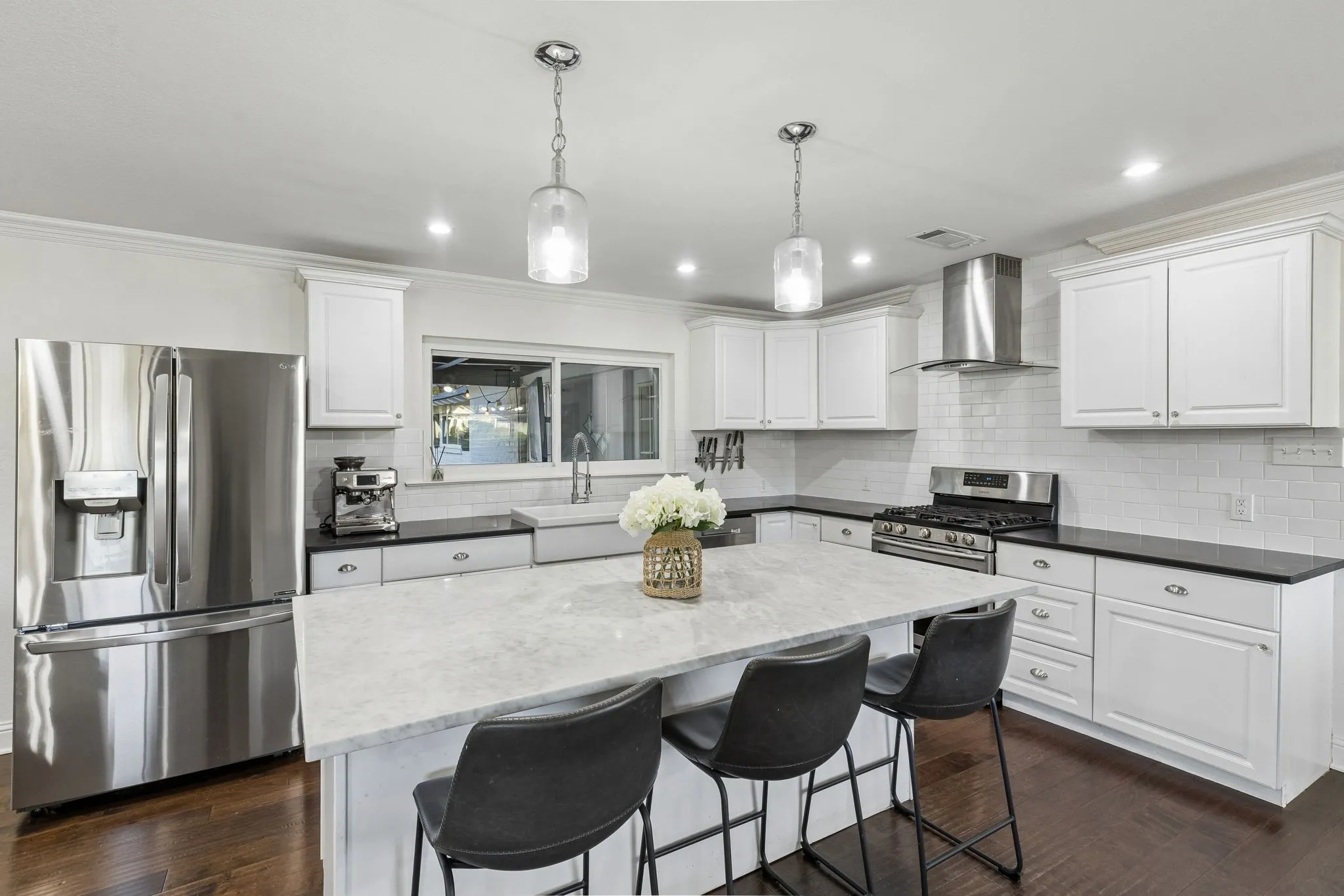 Single Family Residence For Sale in Tarrant County , 1828 Ems Road E, Fort Worth, Texas 76116, 3 Bedroom, 2 Bathroom, 1 Garage spaces, 2,008 Sqft, built in 1958, mls#21359731, Real Estate Agent in Fort Worth, Homes For Sale in Tarrant county, Homes For Sale in Fort Worth, Realtor in Fort Worth Texas, Real Estate Brokerage Independent Realty Texas, Luminita Cordes Realtor