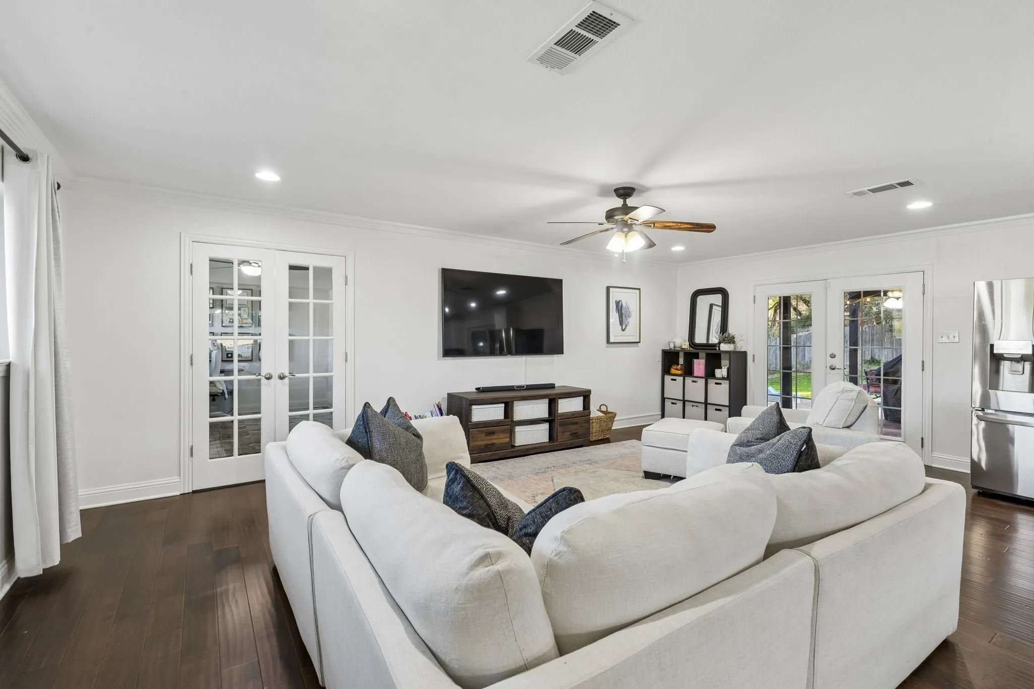 Single Family Residence For Sale in Tarrant County , 1828 Ems Road E, Fort Worth, Texas 76116, 3 Bedroom, 2 Bathroom, 1 Garage spaces, 2,008 Sqft, built in 1958, mls#21359731, Real Estate Agent in Fort Worth, Homes For Sale in Tarrant county, Homes For Sale in Fort Worth, Realtor in Fort Worth Texas, Real Estate Brokerage Independent Realty Texas, Luminita Cordes Realtor