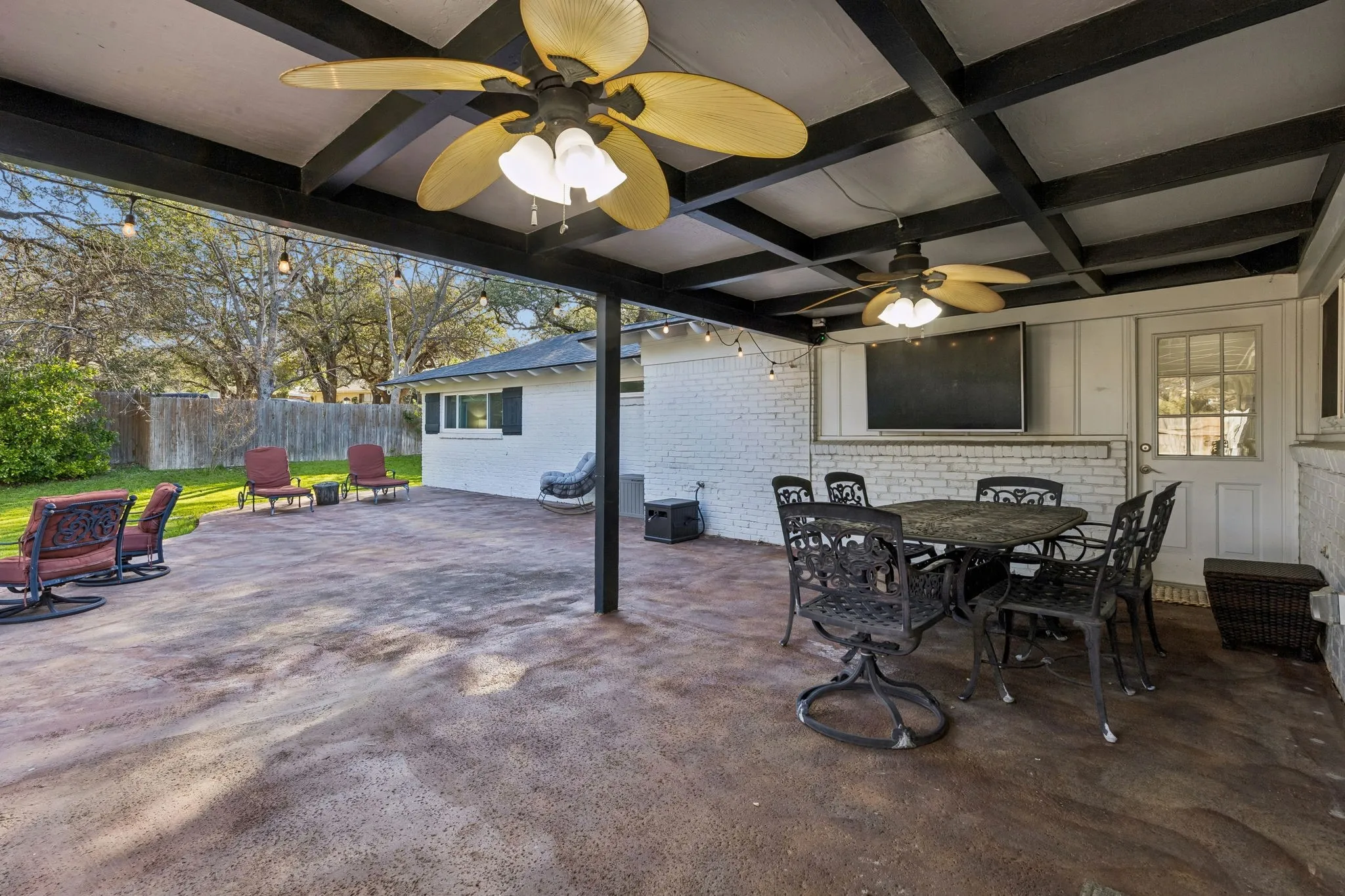 Single Family Residence For Sale in Tarrant County , 1828 Ems Road E, Fort Worth, Texas 76116, 3 Bedroom, 2 Bathroom, 1 Garage spaces, 2,008 Sqft, built in 1958, mls#21359731, Real Estate Agent in Fort Worth, Homes For Sale in Tarrant county, Homes For Sale in Fort Worth, Realtor in Fort Worth Texas, Real Estate Brokerage Independent Realty Texas, Luminita Cordes Realtor