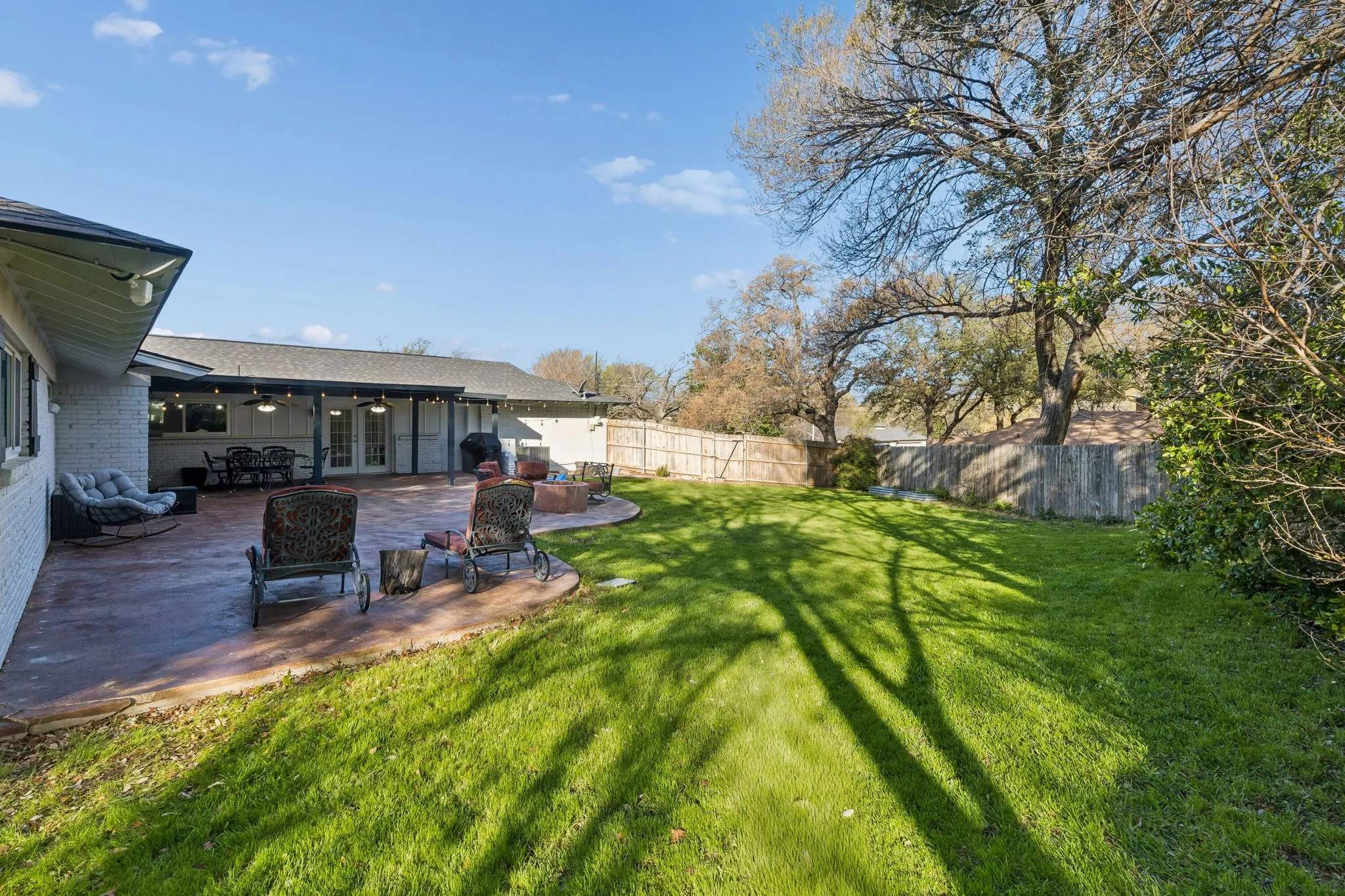 Single Family Residence For Sale in Tarrant County , 1828 Ems Road E, Fort Worth, Texas 76116, 3 Bedroom, 2 Bathroom, 1 Garage spaces, 2,008 Sqft, built in 1958, mls#21359731, Real Estate Agent in Fort Worth, Homes For Sale in Tarrant county, Homes For Sale in Fort Worth, Realtor in Fort Worth Texas, Real Estate Brokerage Independent Realty Texas, Luminita Cordes Realtor