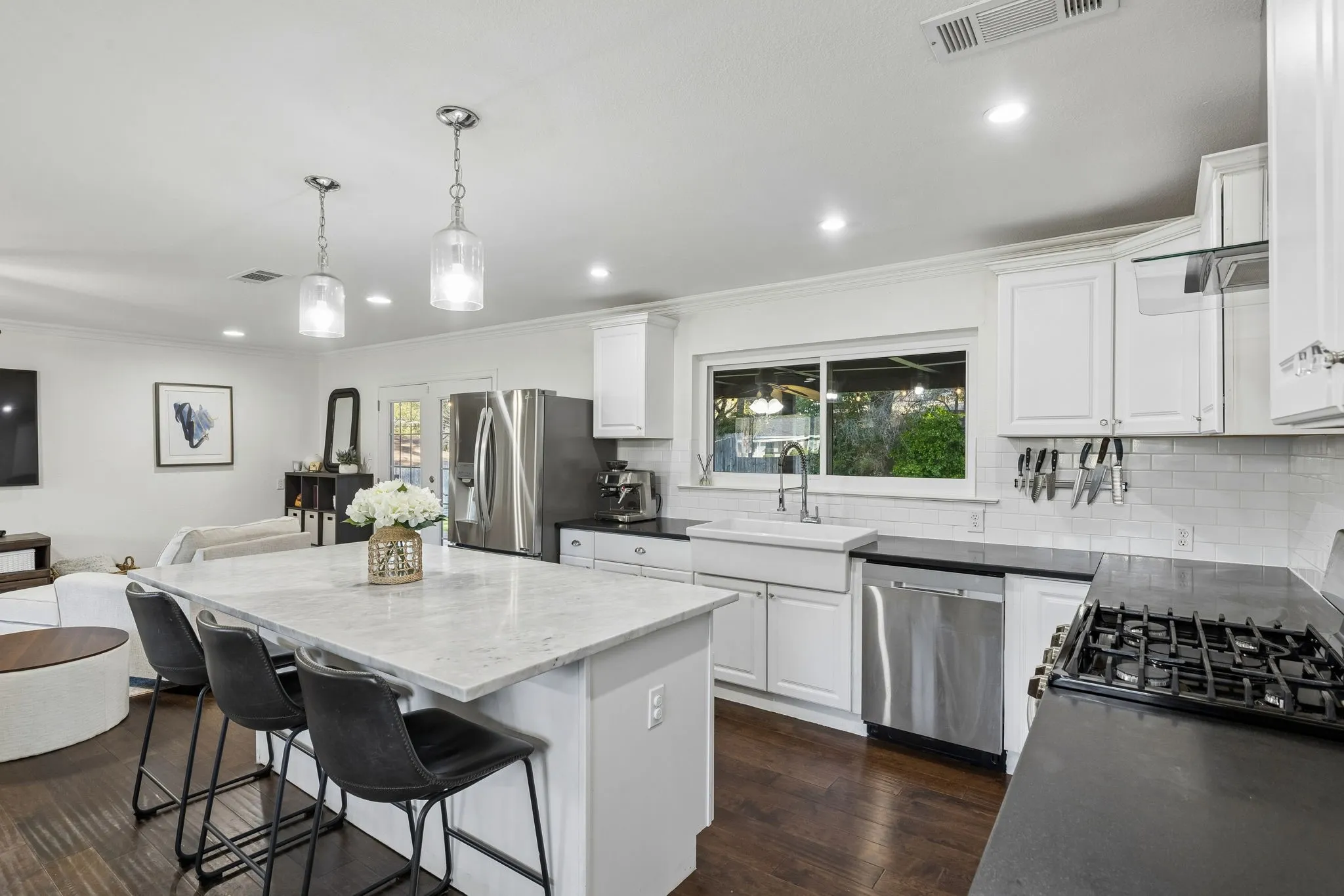 Single Family Residence For Sale in Tarrant County , 1828 Ems Road E, Fort Worth, Texas 76116, 3 Bedroom, 2 Bathroom, 1 Garage spaces, 2,008 Sqft, built in 1958, mls#21359731, Real Estate Agent in Fort Worth, Homes For Sale in Tarrant county, Homes For Sale in Fort Worth, Realtor in Fort Worth Texas, Real Estate Brokerage Independent Realty Texas, Luminita Cordes Realtor