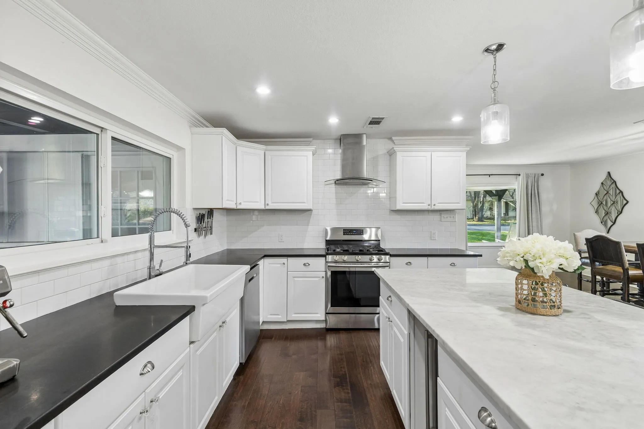 Single Family Residence For Sale in Tarrant County , 1828 Ems Road E, Fort Worth, Texas 76116, 3 Bedroom, 2 Bathroom, 1 Garage spaces, 2,008 Sqft, built in 1958, mls#21359731, Real Estate Agent in Fort Worth, Homes For Sale in Tarrant county, Homes For Sale in Fort Worth, Realtor in Fort Worth Texas, Real Estate Brokerage Independent Realty Texas, Luminita Cordes Realtor