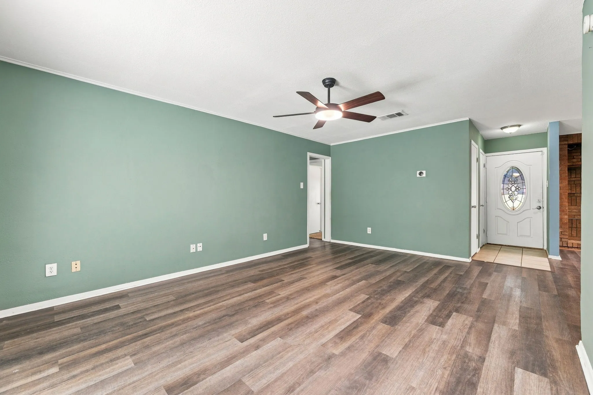 Single Family Residence For Sale in Tarrant County , 6800 Echo Hill Drive, Watauga, Texas 76148, 3 Bedroom, 2 Bathroom, Garage spaces, 1,586 Sqft, built in 1972, mls#21359996, Real Estate Agent in Watauga, Homes For Sale in Tarrant county, Homes For Sale in Watauga, Realtor in Watauga Texas, Real Estate Brokerage Independent Realty Texas, Luminita Cordes Realtor
