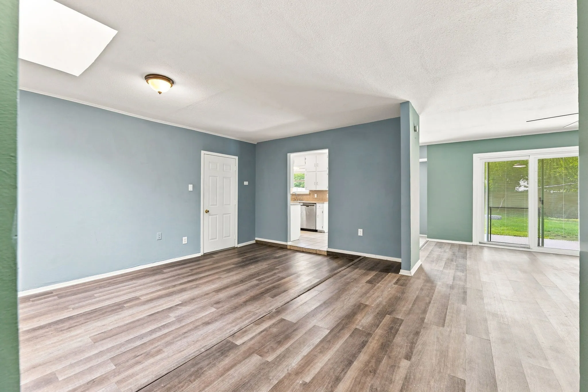 Single Family Residence For Sale in Tarrant County , 6800 Echo Hill Drive, Watauga, Texas 76148, 3 Bedroom, 2 Bathroom, Garage spaces, 1,586 Sqft, built in 1972, mls#21359996, Real Estate Agent in Watauga, Homes For Sale in Tarrant county, Homes For Sale in Watauga, Realtor in Watauga Texas, Real Estate Brokerage Independent Realty Texas, Luminita Cordes Realtor