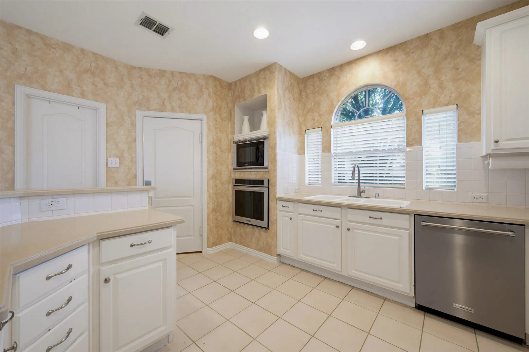 Single Family Residence For Sale in Collin County , 8017 Ashby Court, Plano, Texas 75025, 5 Bedroom, 4 Bathroom, 2 Garage spaces, 3,082 Sqft, built in 1998, mls#21357949, Real Estate Agent in Plano, Homes For Sale in Collin county, Homes For Sale in Plano, Realtor in Plano Texas, Real Estate Brokerage Independent Realty Texas, Luminita Cordes Realtor