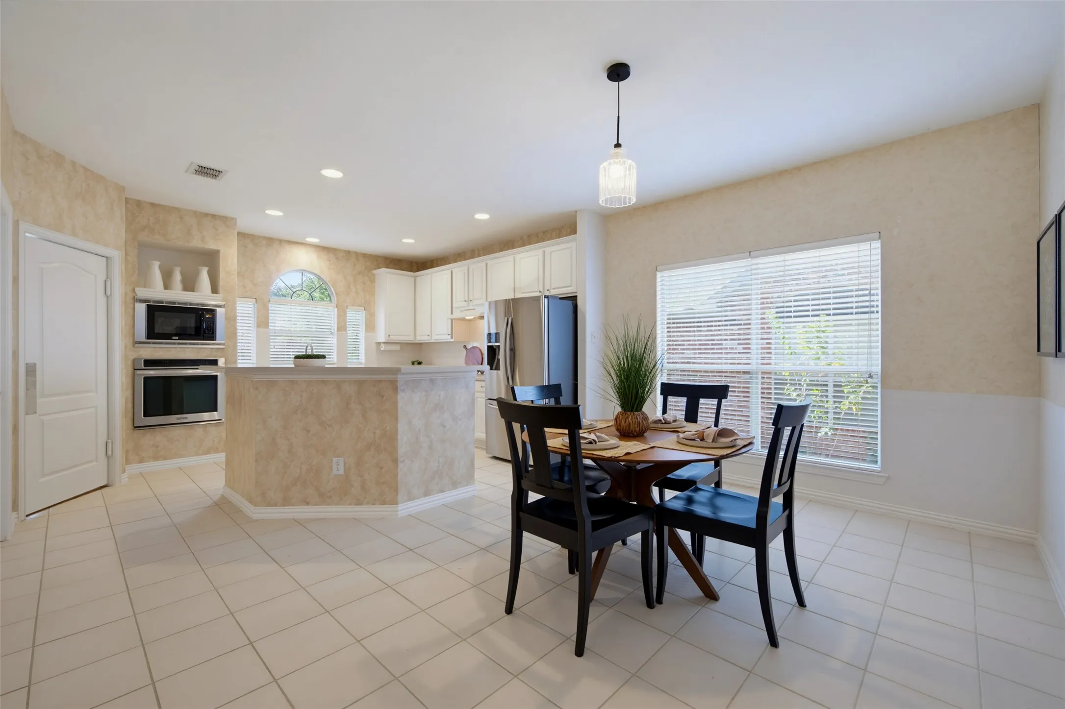 Single Family Residence For Sale in Collin County , 8017 Ashby Court, Plano, Texas 75025, 5 Bedroom, 4 Bathroom, 2 Garage spaces, 3,082 Sqft, built in 1998, mls#21357949, Real Estate Agent in Plano, Homes For Sale in Collin county, Homes For Sale in Plano, Realtor in Plano Texas, Real Estate Brokerage Independent Realty Texas, Luminita Cordes Realtor