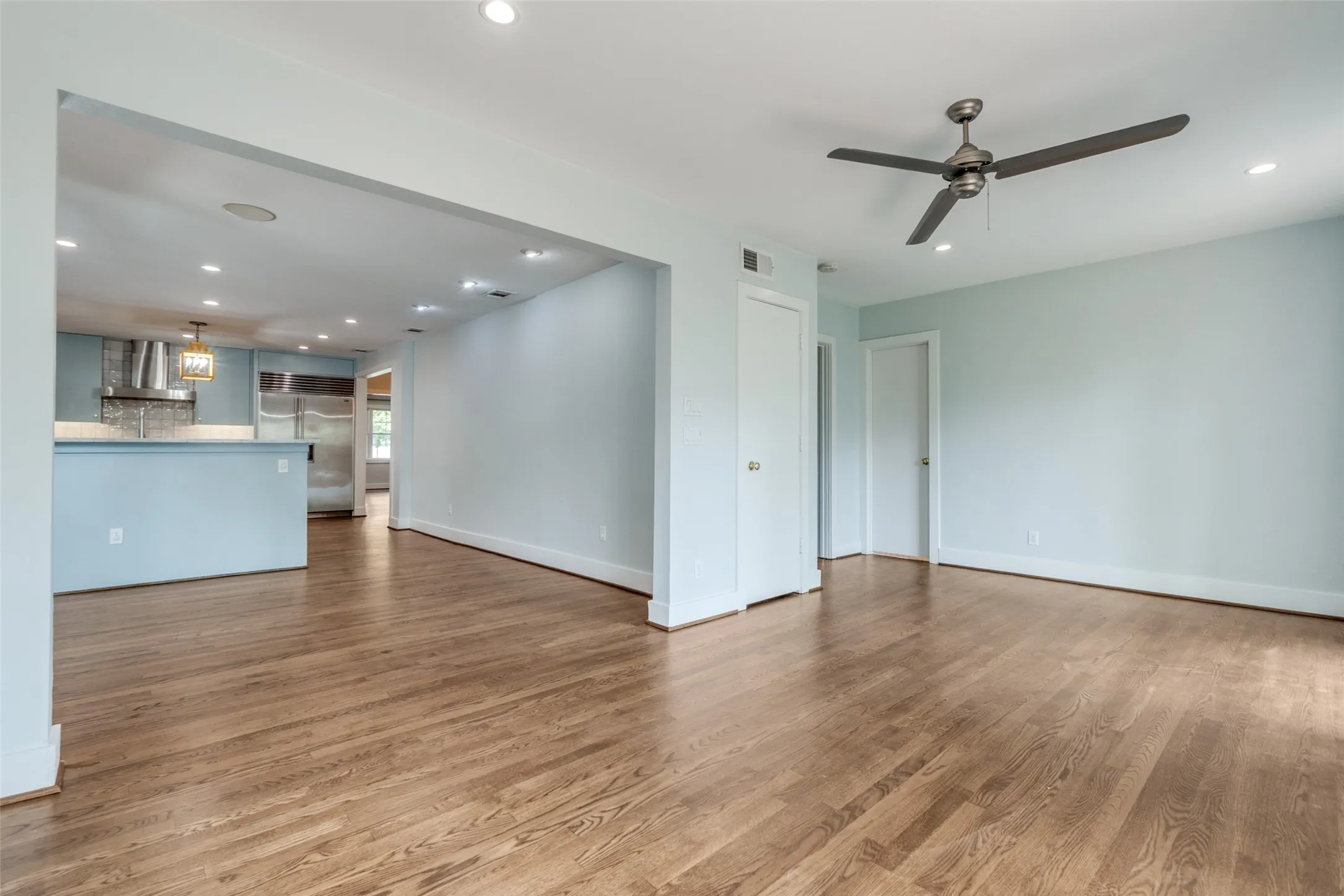 Single Family Residence For Rent in Dallas County , 5322 Glenwick Lane, Dallas, Texas 75209, 5 Bedroom, 5 Bathroom, 2 Garage spaces, 3,698 Sqft, built in 1950, mls#21298313, Real Estate Agent in Dallas, Homes For Rent in Dallas county, Homes For Rent in Dallas, Realtor in Dallas Texas, Real Estate Brokerage Independent Realty Texas, Luminita Cordes Realtor