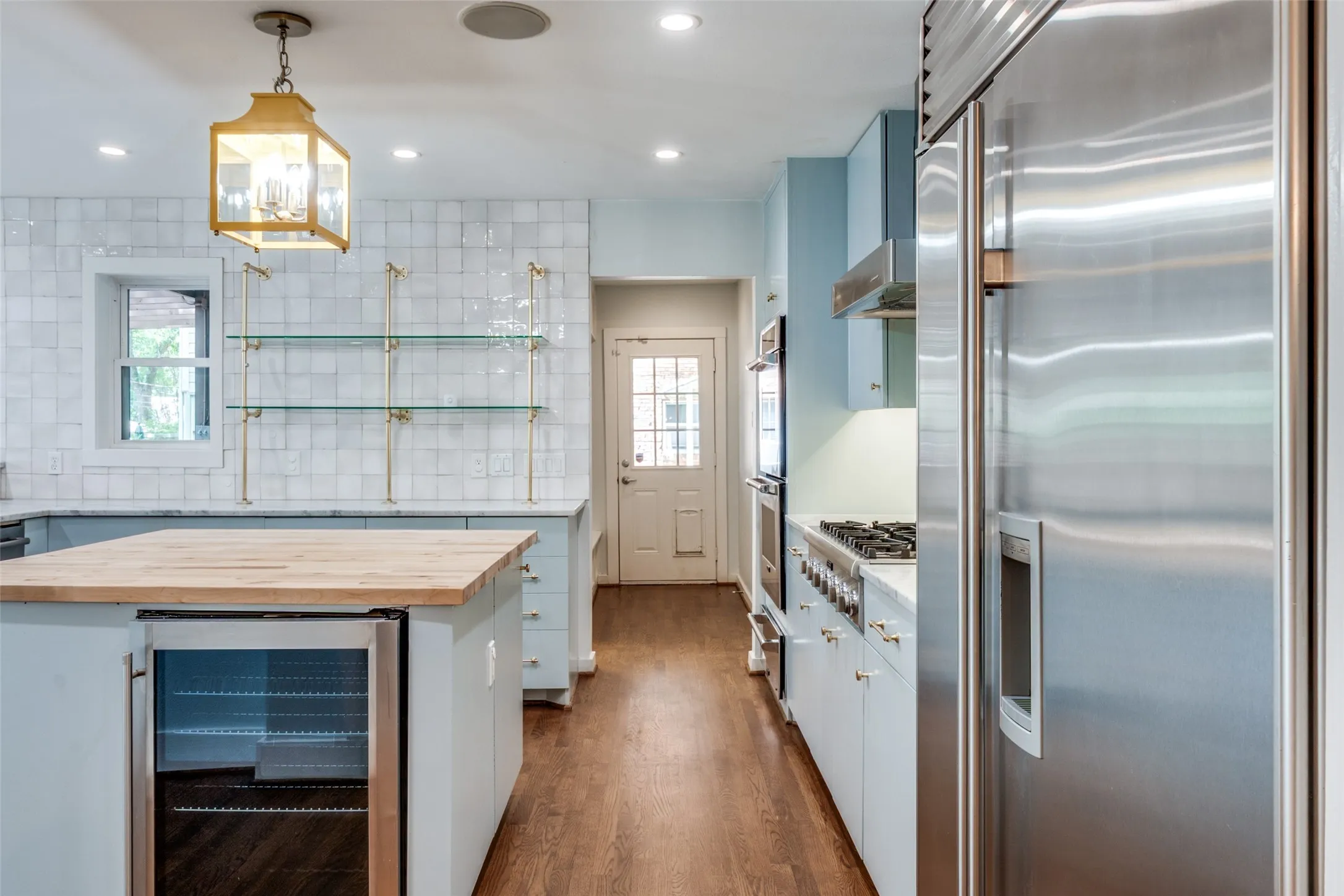 Single Family Residence For Rent in Dallas County , 5322 Glenwick Lane, Dallas, Texas 75209, 5 Bedroom, 5 Bathroom, 2 Garage spaces, 3,698 Sqft, built in 1950, mls#21298313, Real Estate Agent in Dallas, Homes For Rent in Dallas county, Homes For Rent in Dallas, Realtor in Dallas Texas, Real Estate Brokerage Independent Realty Texas, Luminita Cordes Realtor