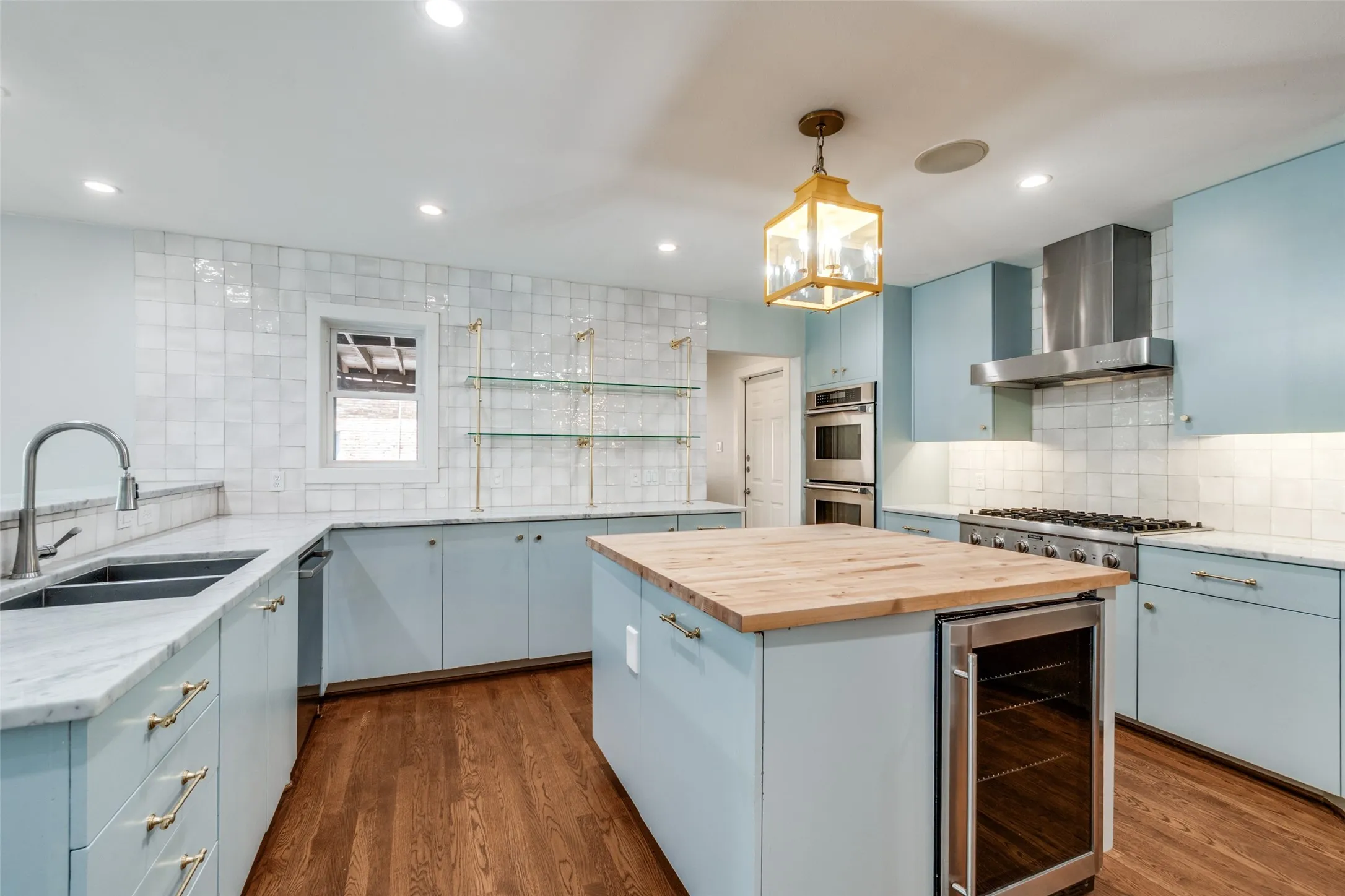 Single Family Residence For Rent in Dallas County , 5322 Glenwick Lane, Dallas, Texas 75209, 5 Bedroom, 5 Bathroom, 2 Garage spaces, 3,698 Sqft, built in 1950, mls#21298313, Real Estate Agent in Dallas, Homes For Rent in Dallas county, Homes For Rent in Dallas, Realtor in Dallas Texas, Real Estate Brokerage Independent Realty Texas, Luminita Cordes Realtor