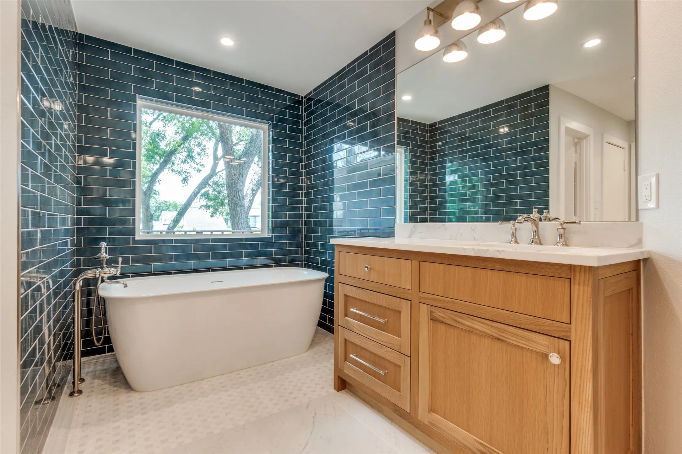 Single Family Residence For Rent in Dallas County , 5322 Glenwick Lane, Dallas, Texas 75209, 5 Bedroom, 5 Bathroom, 2 Garage spaces, 3,698 Sqft, built in 1950, mls#21298313, Real Estate Agent in Dallas, Homes For Rent in Dallas county, Homes For Rent in Dallas, Realtor in Dallas Texas, Real Estate Brokerage Independent Realty Texas, Luminita Cordes Realtor