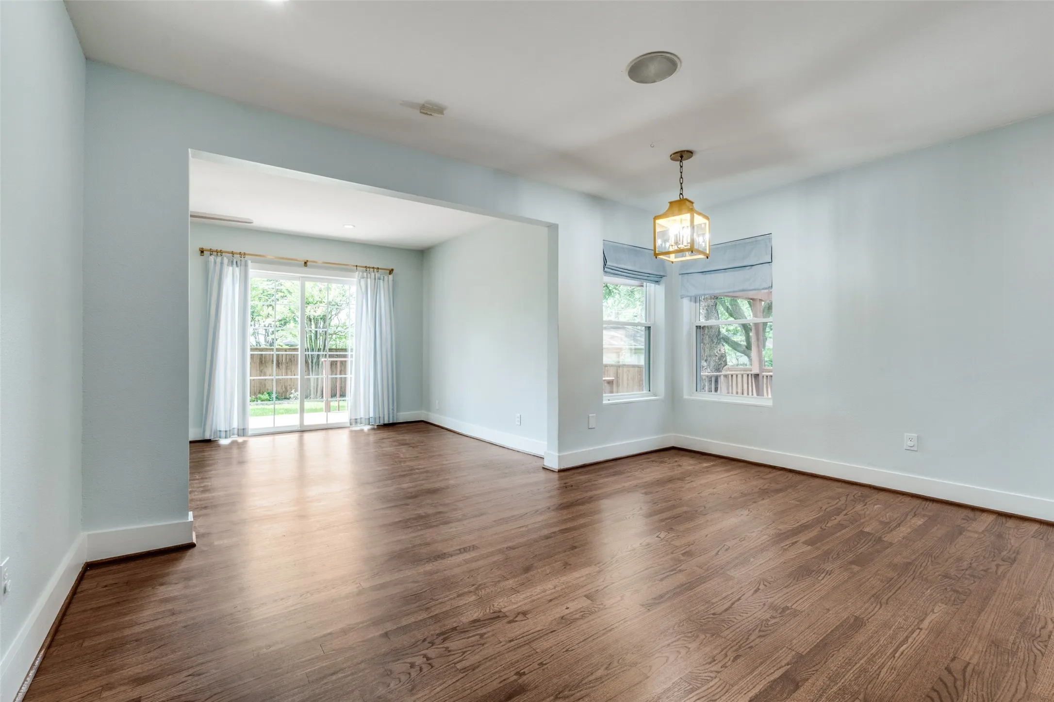 Single Family Residence For Rent in Dallas County , 5322 Glenwick Lane, Dallas, Texas 75209, 5 Bedroom, 5 Bathroom, 2 Garage spaces, 3,698 Sqft, built in 1950, mls#21298313, Real Estate Agent in Dallas, Homes For Rent in Dallas county, Homes For Rent in Dallas, Realtor in Dallas Texas, Real Estate Brokerage Independent Realty Texas, Luminita Cordes Realtor