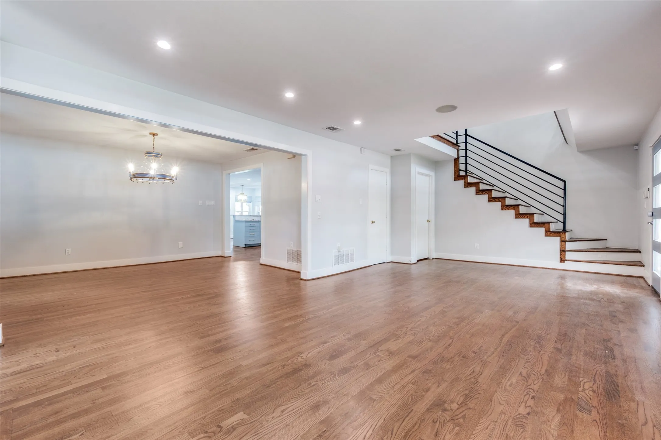 Single Family Residence For Rent in Dallas County , 5322 Glenwick Lane, Dallas, Texas 75209, 5 Bedroom, 5 Bathroom, 2 Garage spaces, 3,698 Sqft, built in 1950, mls#21298313, Real Estate Agent in Dallas, Homes For Rent in Dallas county, Homes For Rent in Dallas, Realtor in Dallas Texas, Real Estate Brokerage Independent Realty Texas, Luminita Cordes Realtor