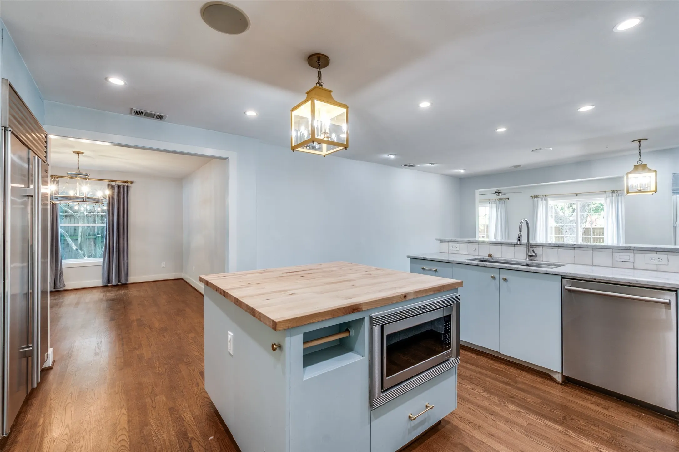 Single Family Residence For Rent in Dallas County , 5322 Glenwick Lane, Dallas, Texas 75209, 5 Bedroom, 5 Bathroom, 2 Garage spaces, 3,698 Sqft, built in 1950, mls#21298313, Real Estate Agent in Dallas, Homes For Rent in Dallas county, Homes For Rent in Dallas, Realtor in Dallas Texas, Real Estate Brokerage Independent Realty Texas, Luminita Cordes Realtor
