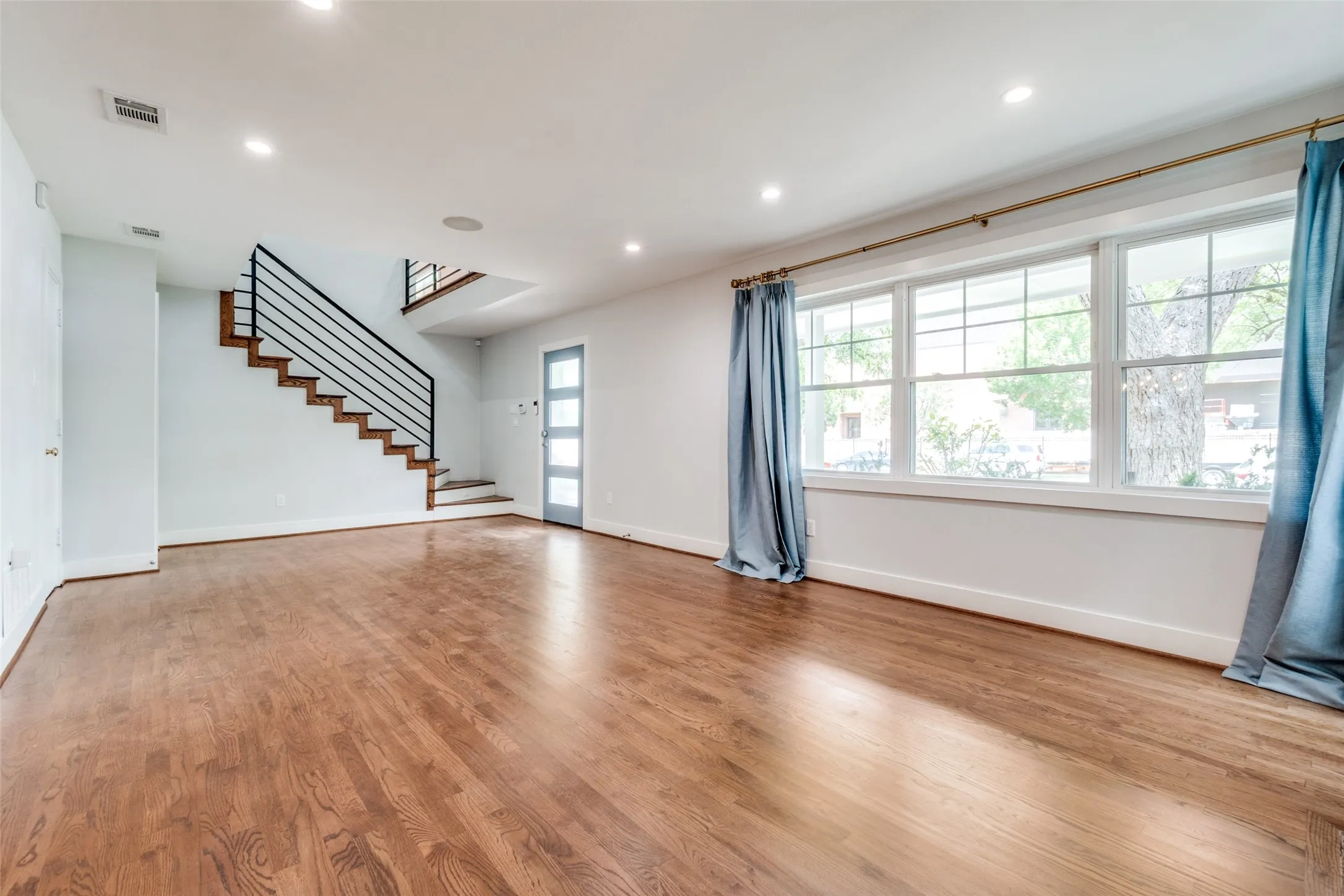 Single Family Residence For Rent in Dallas County , 5322 Glenwick Lane, Dallas, Texas 75209, 5 Bedroom, 5 Bathroom, 2 Garage spaces, 3,698 Sqft, built in 1950, mls#21298313, Real Estate Agent in Dallas, Homes For Rent in Dallas county, Homes For Rent in Dallas, Realtor in Dallas Texas, Real Estate Brokerage Independent Realty Texas, Luminita Cordes Realtor