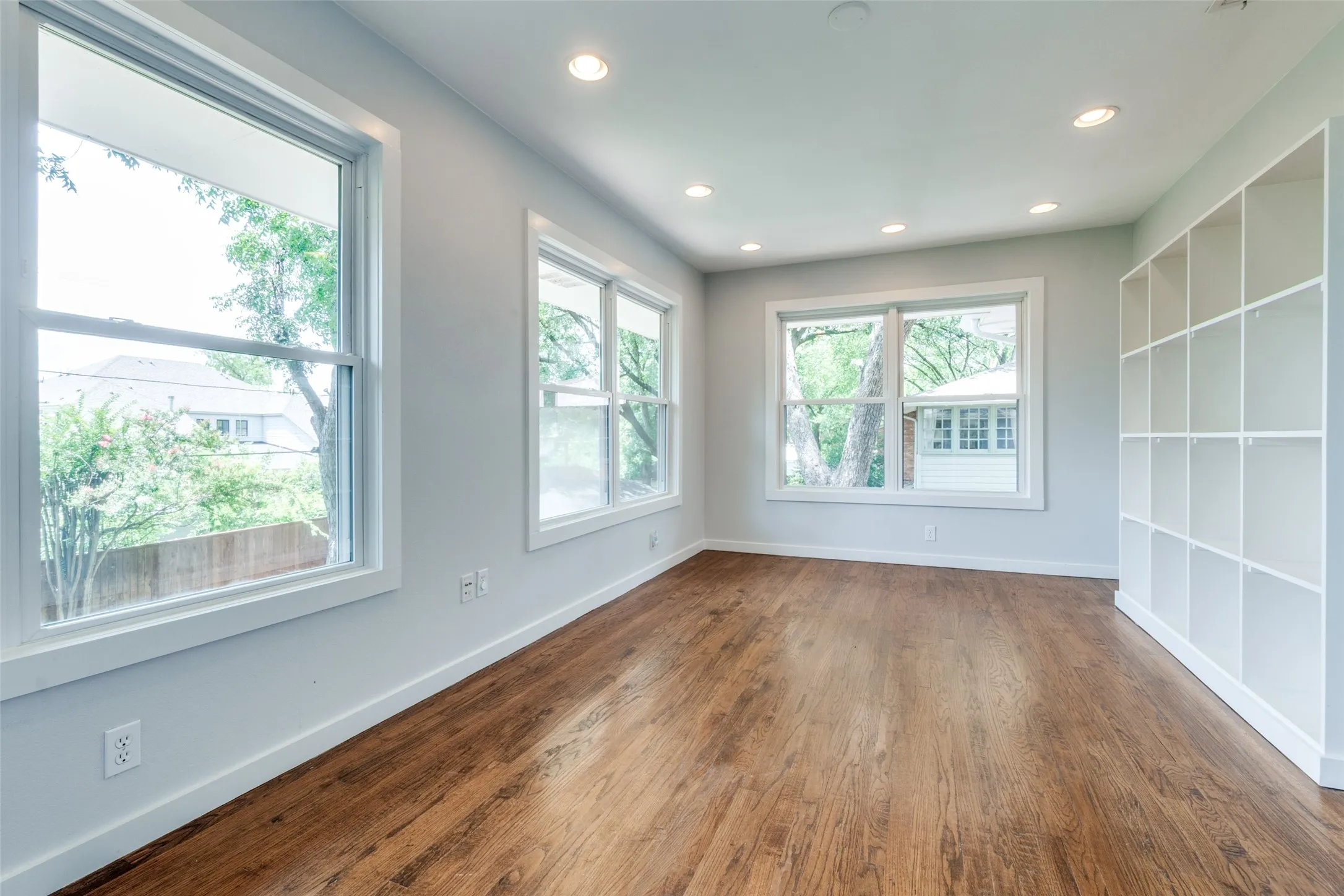 Single Family Residence For Rent in Dallas County , 5322 Glenwick Lane, Dallas, Texas 75209, 5 Bedroom, 5 Bathroom, 2 Garage spaces, 3,698 Sqft, built in 1950, mls#21298313, Real Estate Agent in Dallas, Homes For Rent in Dallas county, Homes For Rent in Dallas, Realtor in Dallas Texas, Real Estate Brokerage Independent Realty Texas, Luminita Cordes Realtor