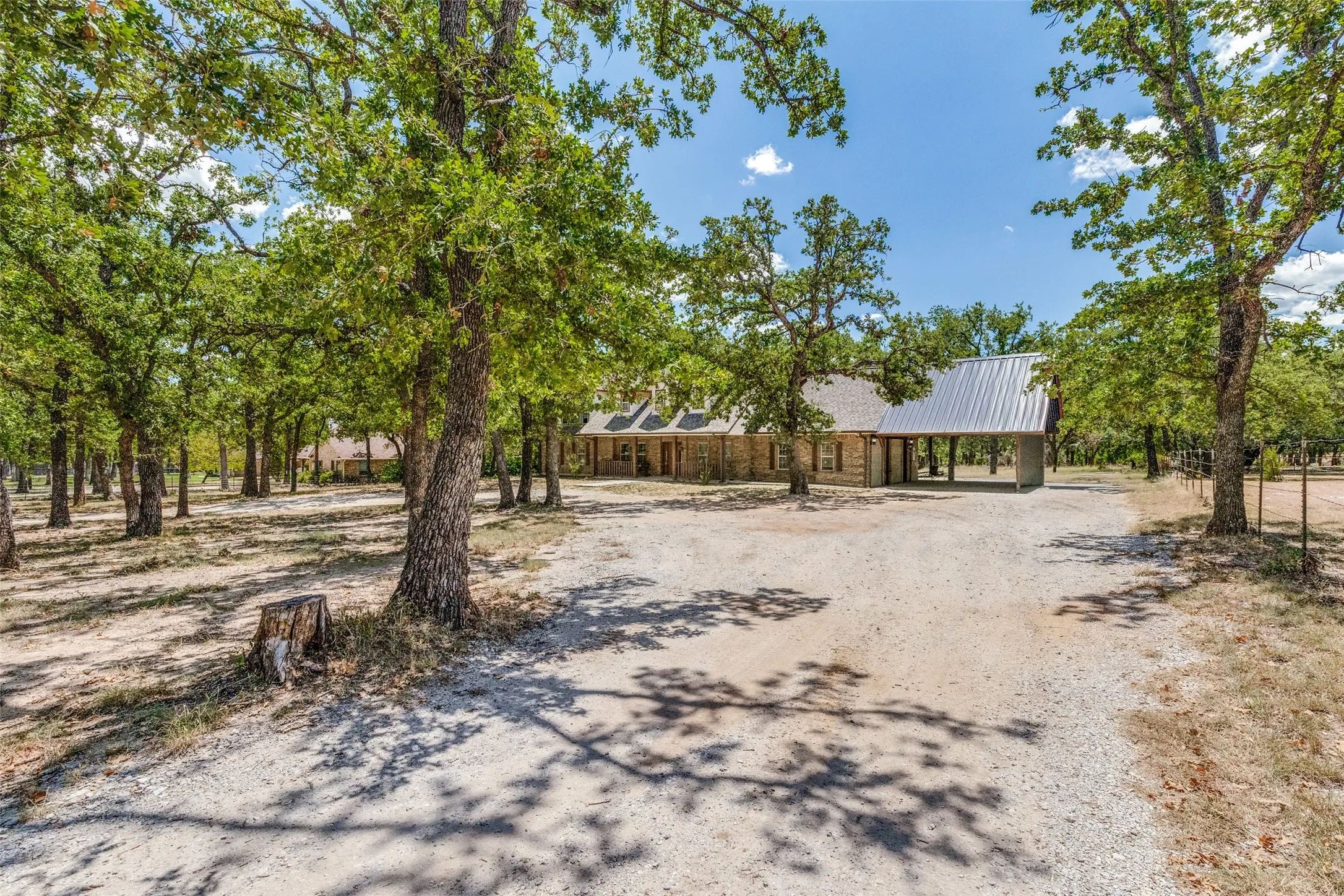 Single Family Residence For Sale in Parker County , 2865 J E Woody Road, Springtown, Texas 76082, 5 Bedroom, 4 Bathroom, 2 Garage spaces, 3,652 Sqft, built in 2006, mls#21358731, Real Estate Agent in Springtown, Homes For Sale in Parker county, Homes For Sale in Springtown, Realtor in Springtown Texas, Real Estate Brokerage Independent Realty Texas, Luminita Cordes Realtor