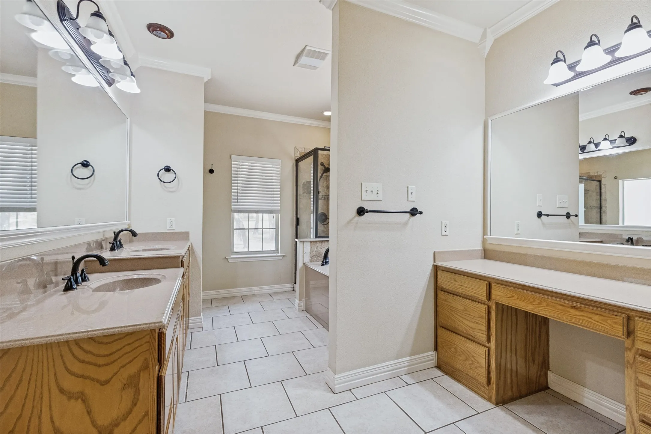 Single Family Residence For Sale in Parker County , 2865 J E Woody Road, Springtown, Texas 76082, 5 Bedroom, 4 Bathroom, 2 Garage spaces, 3,652 Sqft, built in 2006, mls#21358731, Real Estate Agent in Springtown, Homes For Sale in Parker county, Homes For Sale in Springtown, Realtor in Springtown Texas, Real Estate Brokerage Independent Realty Texas, Luminita Cordes Realtor
