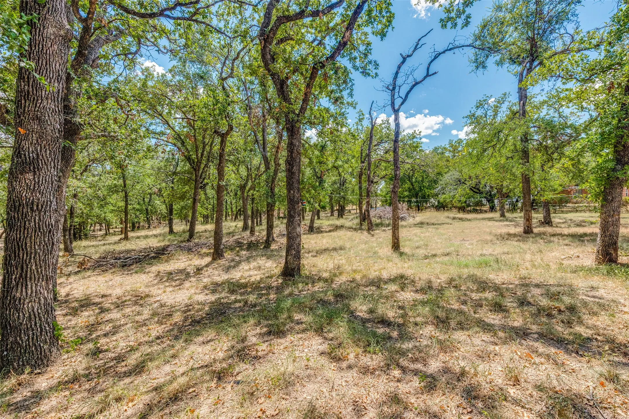 Single Family Residence For Sale in Parker County , 2865 J E Woody Road, Springtown, Texas 76082, 5 Bedroom, 4 Bathroom, 2 Garage spaces, 3,652 Sqft, built in 2006, mls#21358731, Real Estate Agent in Springtown, Homes For Sale in Parker county, Homes For Sale in Springtown, Realtor in Springtown Texas, Real Estate Brokerage Independent Realty Texas, Luminita Cordes Realtor