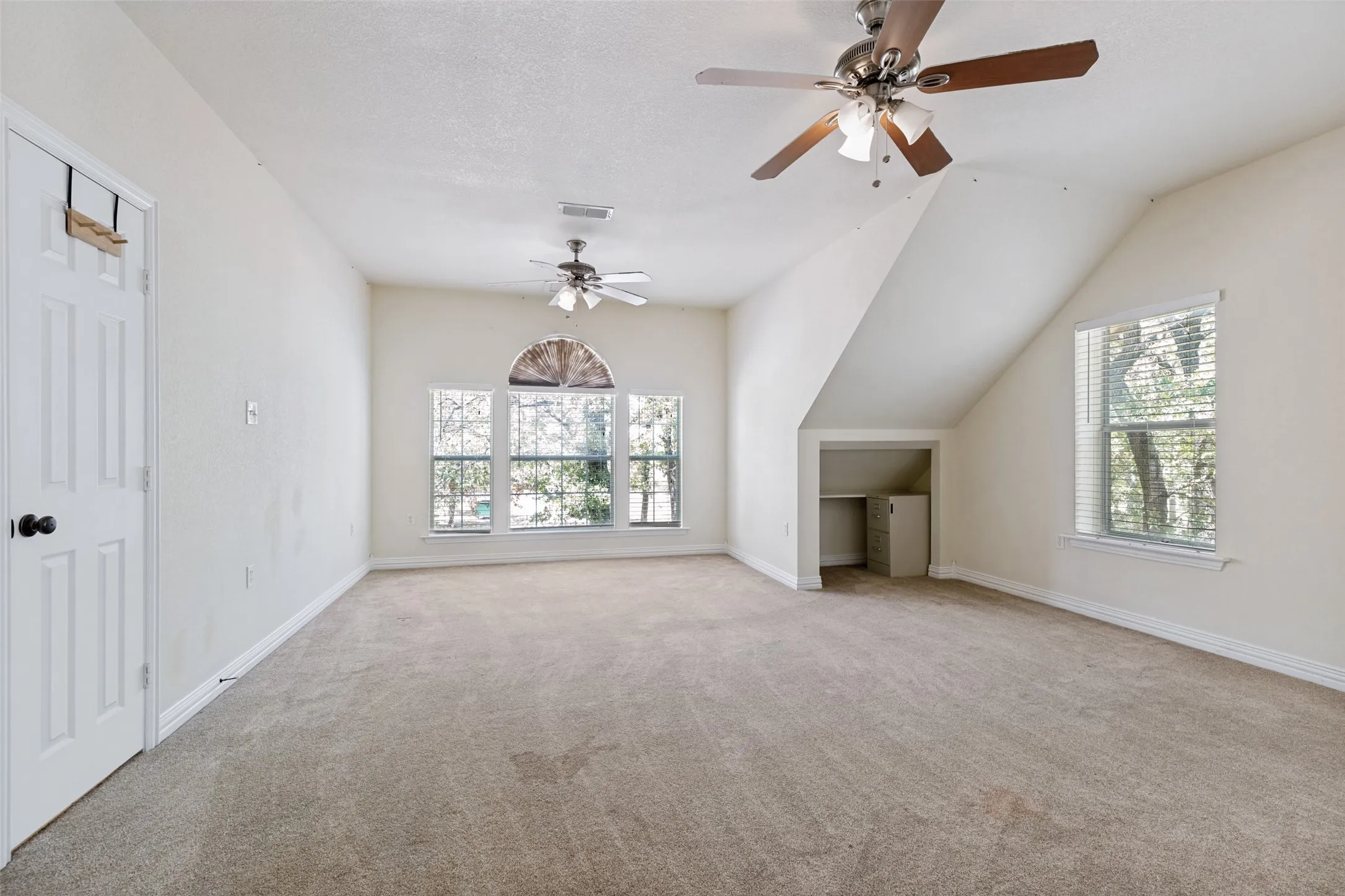 Single Family Residence For Sale in Parker County , 2865 J E Woody Road, Springtown, Texas 76082, 5 Bedroom, 4 Bathroom, 2 Garage spaces, 3,652 Sqft, built in 2006, mls#21358731, Real Estate Agent in Springtown, Homes For Sale in Parker county, Homes For Sale in Springtown, Realtor in Springtown Texas, Real Estate Brokerage Independent Realty Texas, Luminita Cordes Realtor