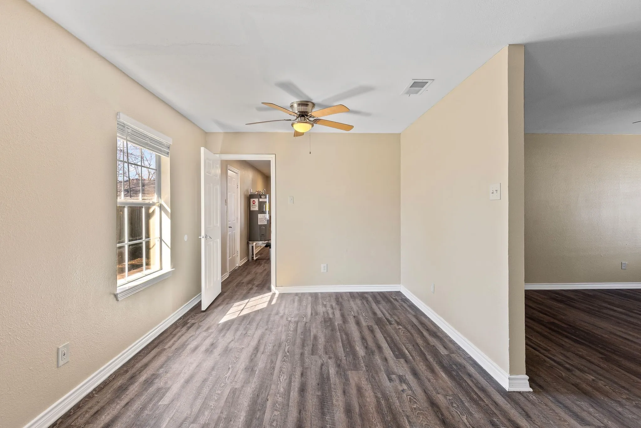 Single Family Residence For Rent in Fannin County , 207 E Travis Street, Leonard, Texas 75452, 3 Bedroom, 2 Bathroom, Garage spaces, 1,560 Sqft, built in 1998, mls#21359973, Real Estate Agent in Leonard, Homes For Rent in Fannin county, Homes For Rent in Leonard, Realtor in Leonard Texas, Real Estate Brokerage Independent Realty Texas, Luminita Cordes Realtor