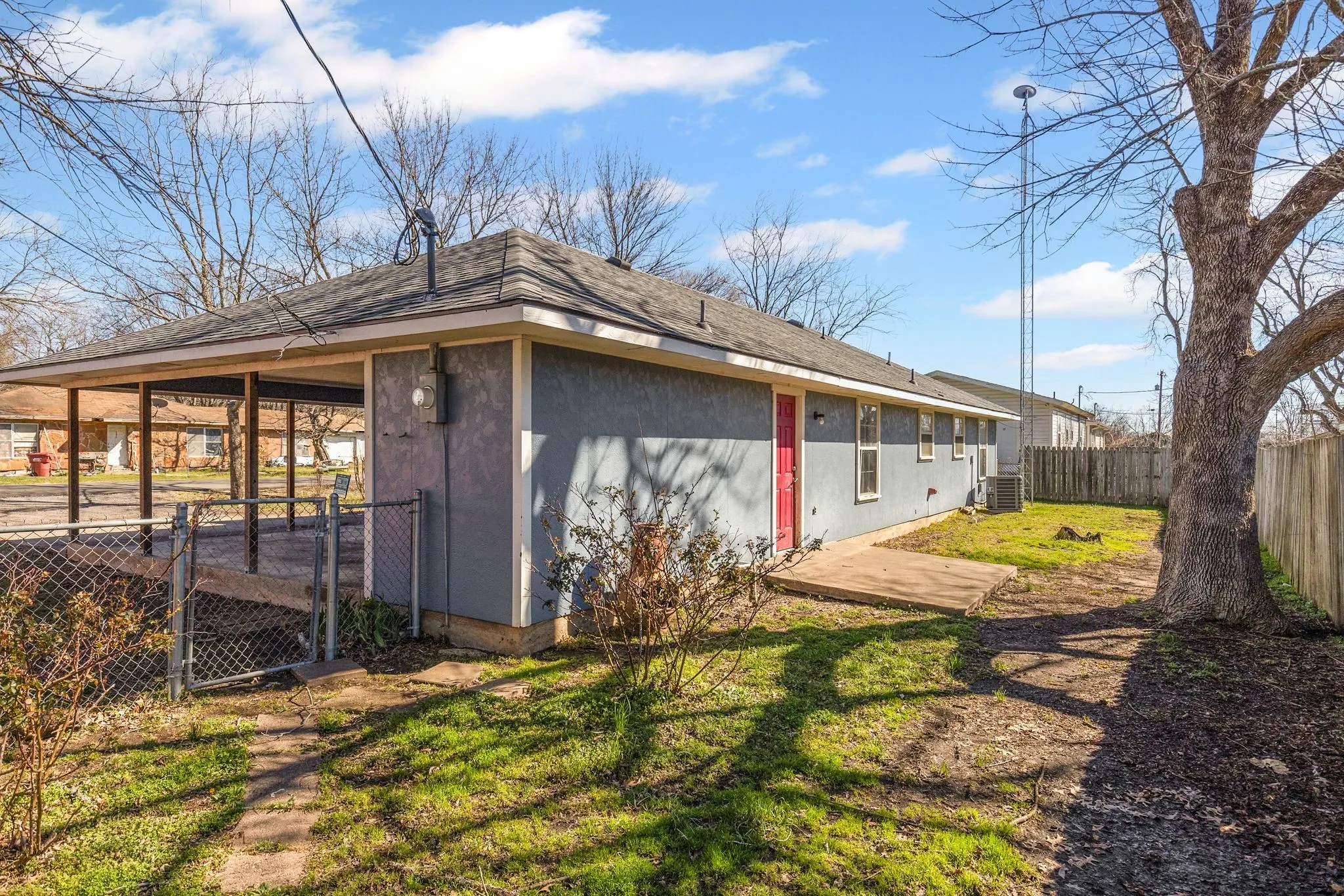 Single Family Residence For Rent in Fannin County , 207 E Travis Street, Leonard, Texas 75452, 3 Bedroom, 2 Bathroom, Garage spaces, 1,560 Sqft, built in 1998, mls#21359973, Real Estate Agent in Leonard, Homes For Rent in Fannin county, Homes For Rent in Leonard, Realtor in Leonard Texas, Real Estate Brokerage Independent Realty Texas, Luminita Cordes Realtor