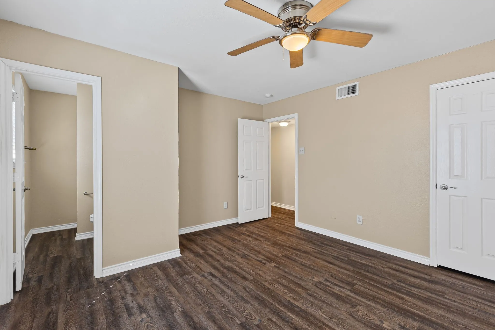 Single Family Residence For Rent in Fannin County , 207 E Travis Street, Leonard, Texas 75452, 3 Bedroom, 2 Bathroom, Garage spaces, 1,560 Sqft, built in 1998, mls#21359973, Real Estate Agent in Leonard, Homes For Rent in Fannin county, Homes For Rent in Leonard, Realtor in Leonard Texas, Real Estate Brokerage Independent Realty Texas, Luminita Cordes Realtor