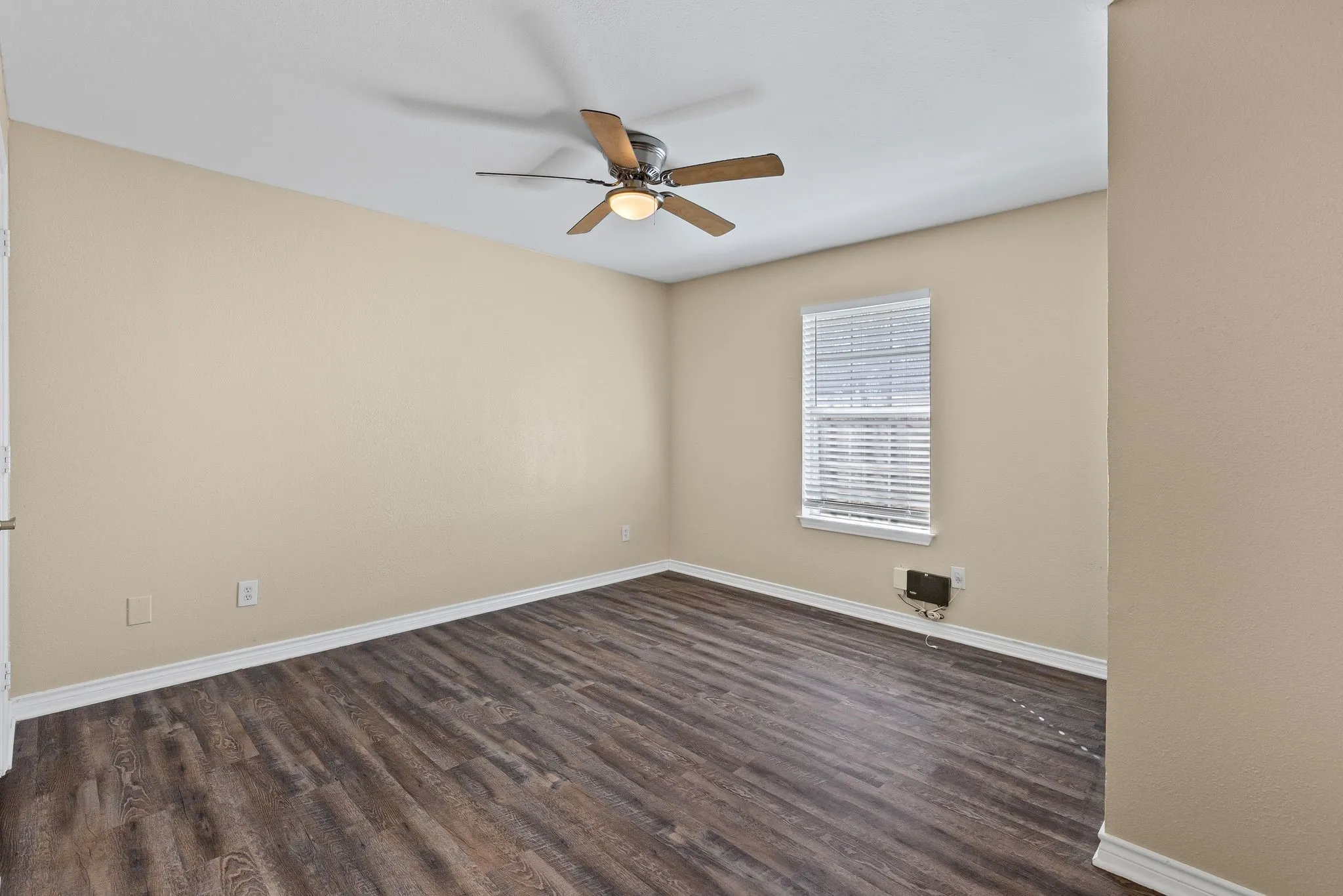 Single Family Residence For Rent in Fannin County , 207 E Travis Street, Leonard, Texas 75452, 3 Bedroom, 2 Bathroom, Garage spaces, 1,560 Sqft, built in 1998, mls#21359973, Real Estate Agent in Leonard, Homes For Rent in Fannin county, Homes For Rent in Leonard, Realtor in Leonard Texas, Real Estate Brokerage Independent Realty Texas, Luminita Cordes Realtor