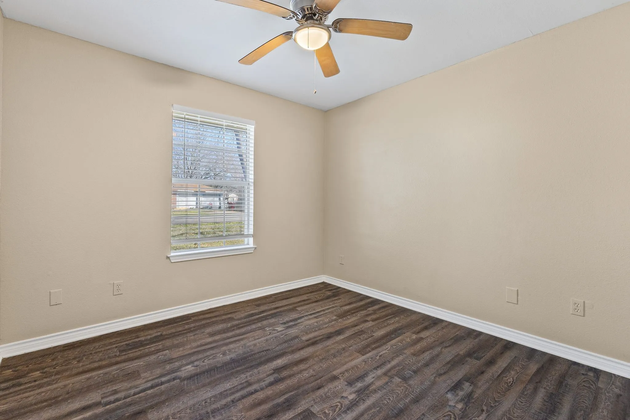 Single Family Residence For Rent in Fannin County , 207 E Travis Street, Leonard, Texas 75452, 3 Bedroom, 2 Bathroom, Garage spaces, 1,560 Sqft, built in 1998, mls#21359973, Real Estate Agent in Leonard, Homes For Rent in Fannin county, Homes For Rent in Leonard, Realtor in Leonard Texas, Real Estate Brokerage Independent Realty Texas, Luminita Cordes Realtor