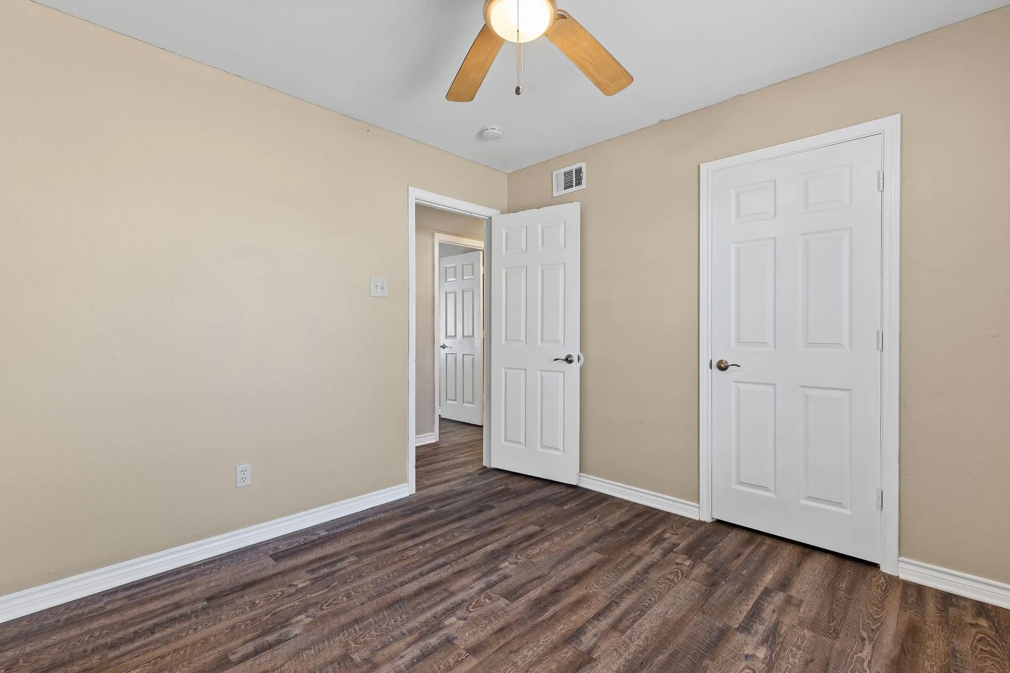 Single Family Residence For Rent in Fannin County , 207 E Travis Street, Leonard, Texas 75452, 3 Bedroom, 2 Bathroom, Garage spaces, 1,560 Sqft, built in 1998, mls#21359973, Real Estate Agent in Leonard, Homes For Rent in Fannin county, Homes For Rent in Leonard, Realtor in Leonard Texas, Real Estate Brokerage Independent Realty Texas, Luminita Cordes Realtor