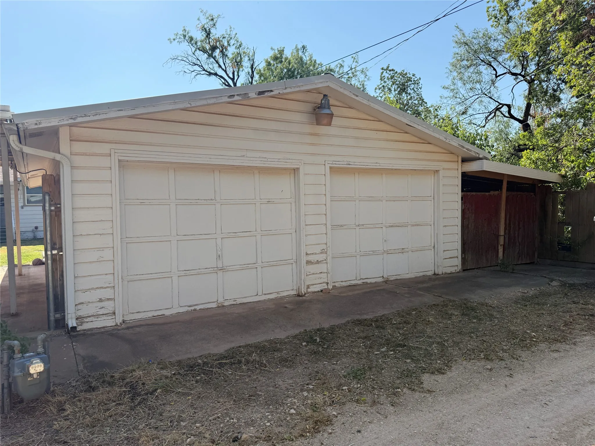 Single Family Residence For Rent in Taylor County , 750 Briarwood Street, Abilene, Texas 79603, 3 Bedroom, 2 Bathroom, 2 Garage spaces, 1,459 Sqft, built in 1953, mls#21359936, Real Estate Agent in Abilene, Homes For Rent in Taylor county, Homes For Rent in Abilene, Realtor in Abilene Texas, Real Estate Brokerage Independent Realty Texas, Luminita Cordes Realtor