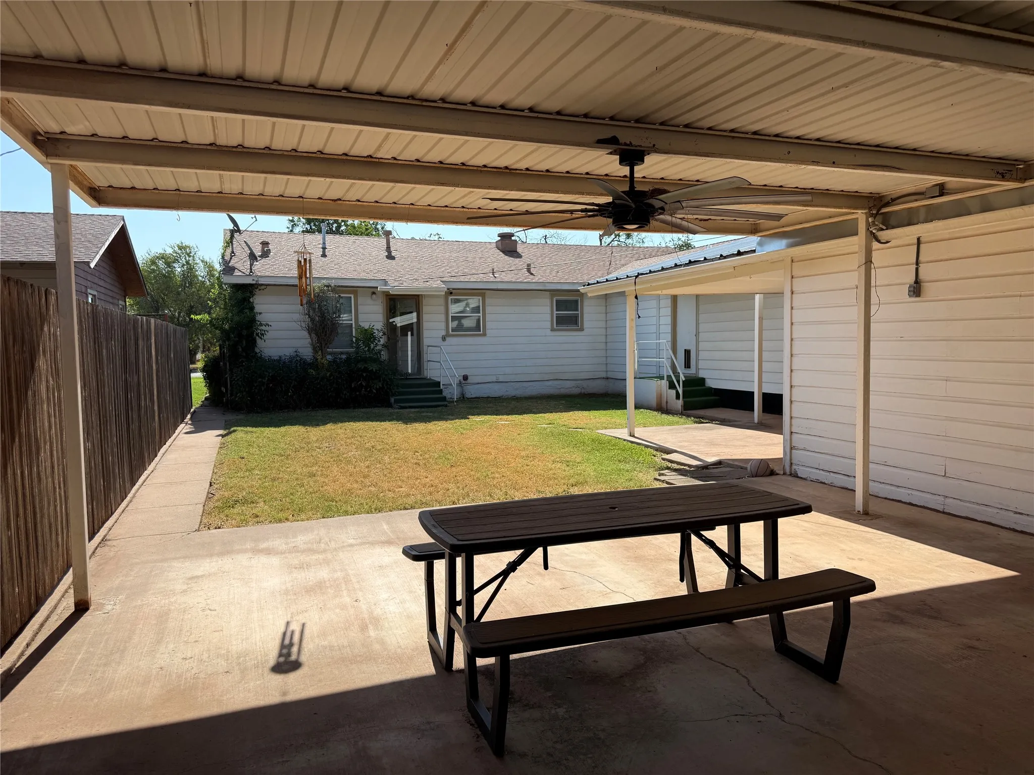 Single Family Residence For Rent in Taylor County , 750 Briarwood Street, Abilene, Texas 79603, 3 Bedroom, 2 Bathroom, 2 Garage spaces, 1,459 Sqft, built in 1953, mls#21359936, Real Estate Agent in Abilene, Homes For Rent in Taylor county, Homes For Rent in Abilene, Realtor in Abilene Texas, Real Estate Brokerage Independent Realty Texas, Luminita Cordes Realtor