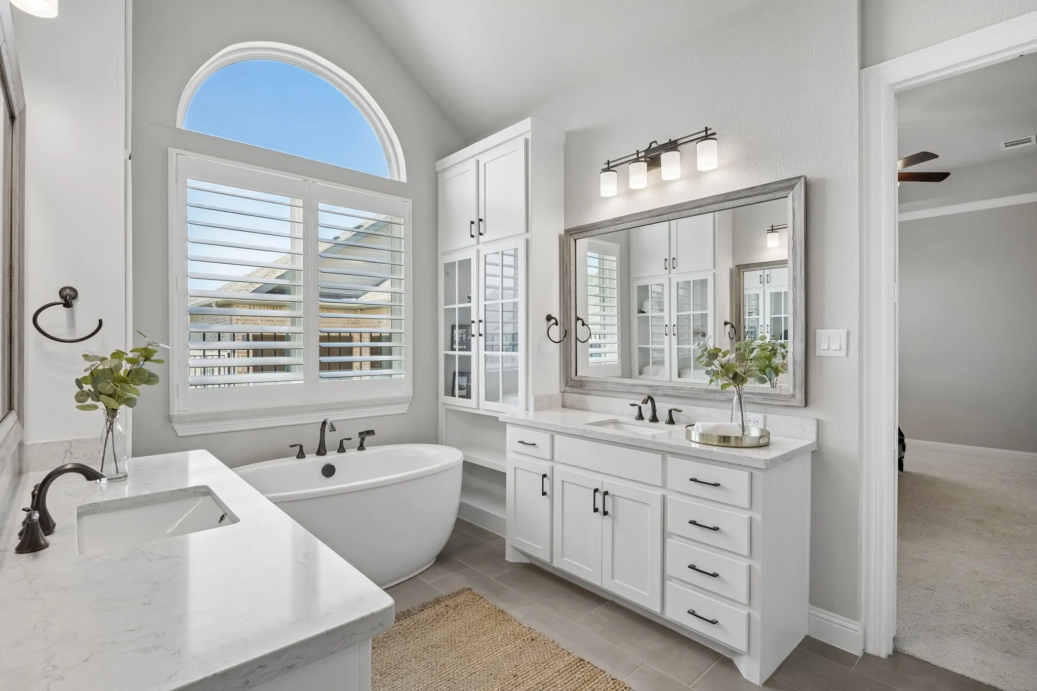 Large soaking tub, dual vanities and walk in closet