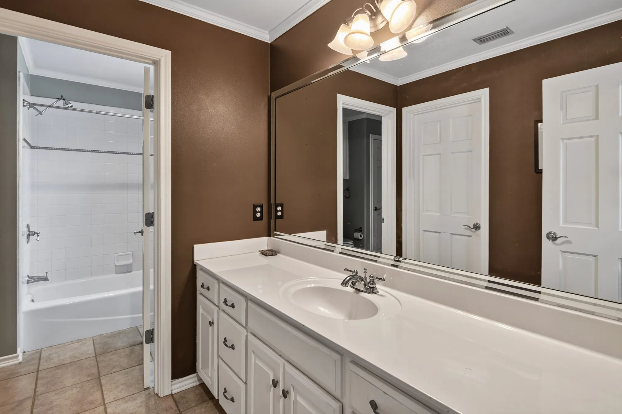 Single Family Residence For Sale in Cherokee County , 4480 Fm 2137 N, Bullard, Texas 75757, 4 Bedroom, 5 Bathroom, Garage spaces, 7,314 Sqft, built in 2001, mls#21337510, Real Estate Agent in Bullard, Homes For Sale in Cherokee county, Homes For Sale in Bullard, Realtor in Bullard Texas, Real Estate Brokerage Independent Realty Texas, Luminita Cordes Realtor