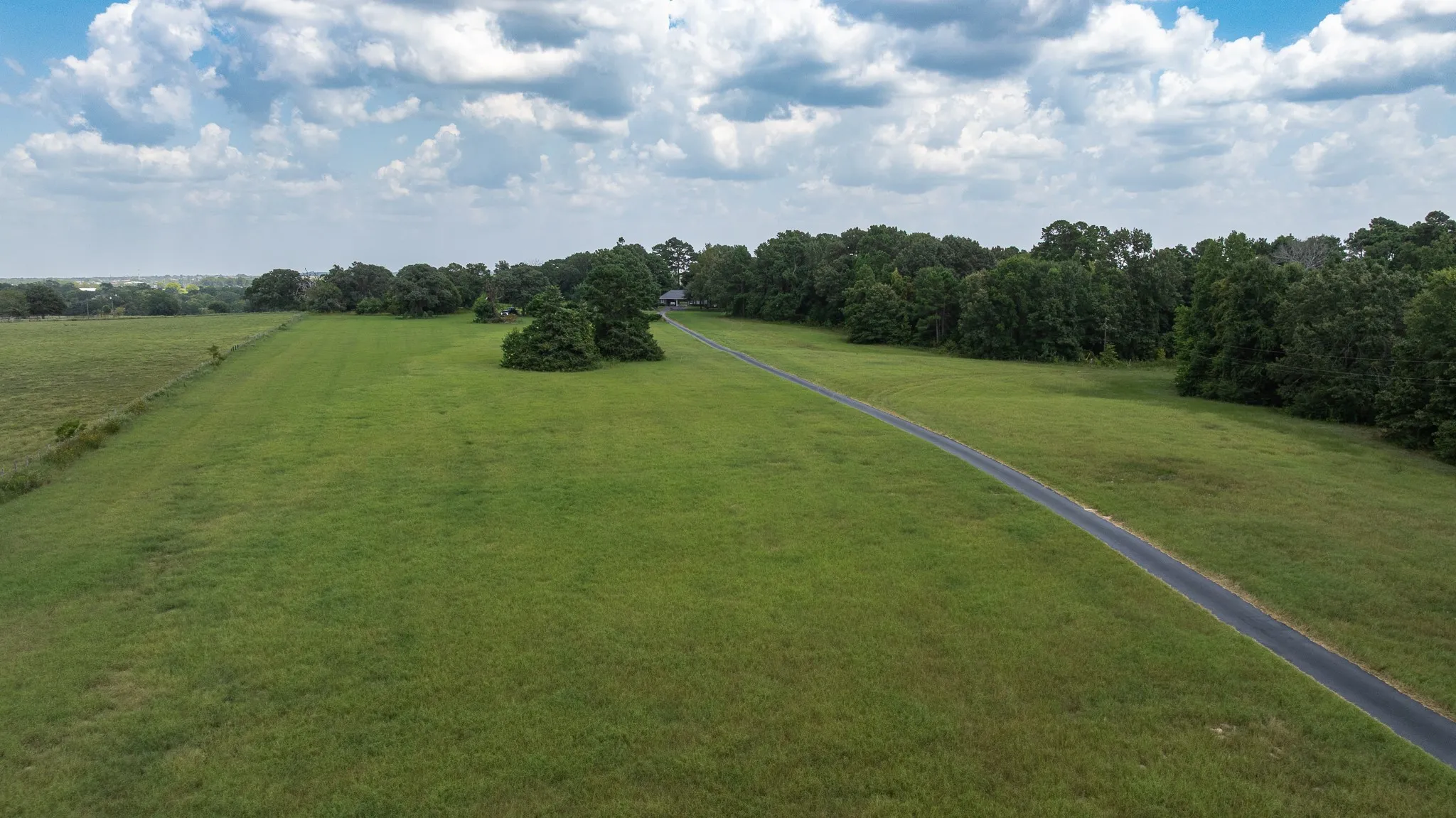 Single Family Residence For Sale in Cherokee County , 4480 Fm 2137 N, Bullard, Texas 75757, 4 Bedroom, 5 Bathroom, Garage spaces, 7,314 Sqft, built in 2001, mls#21337510, Real Estate Agent in Bullard, Homes For Sale in Cherokee county, Homes For Sale in Bullard, Realtor in Bullard Texas, Real Estate Brokerage Independent Realty Texas, Luminita Cordes Realtor